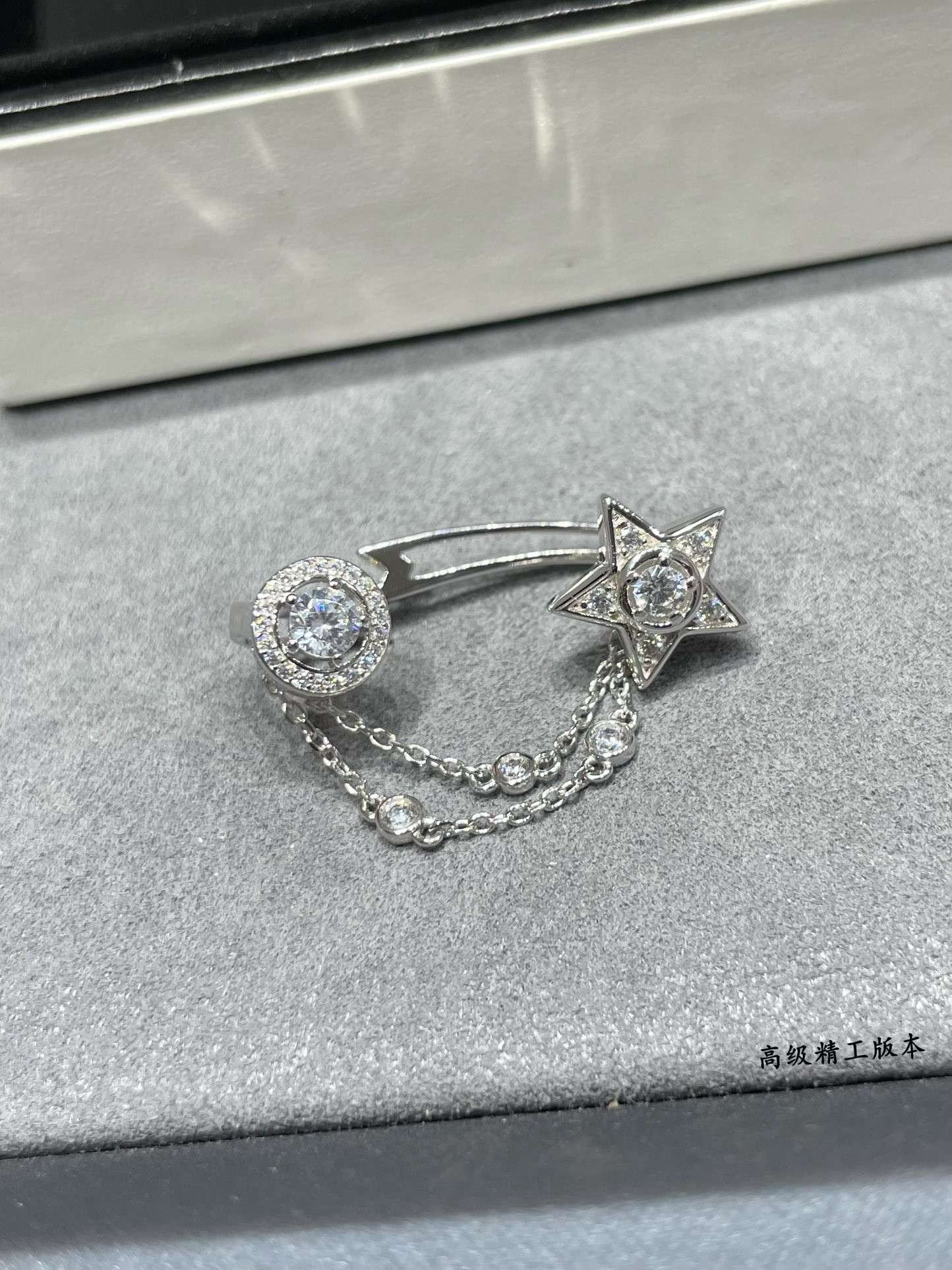 Ch*el star earrings(single)