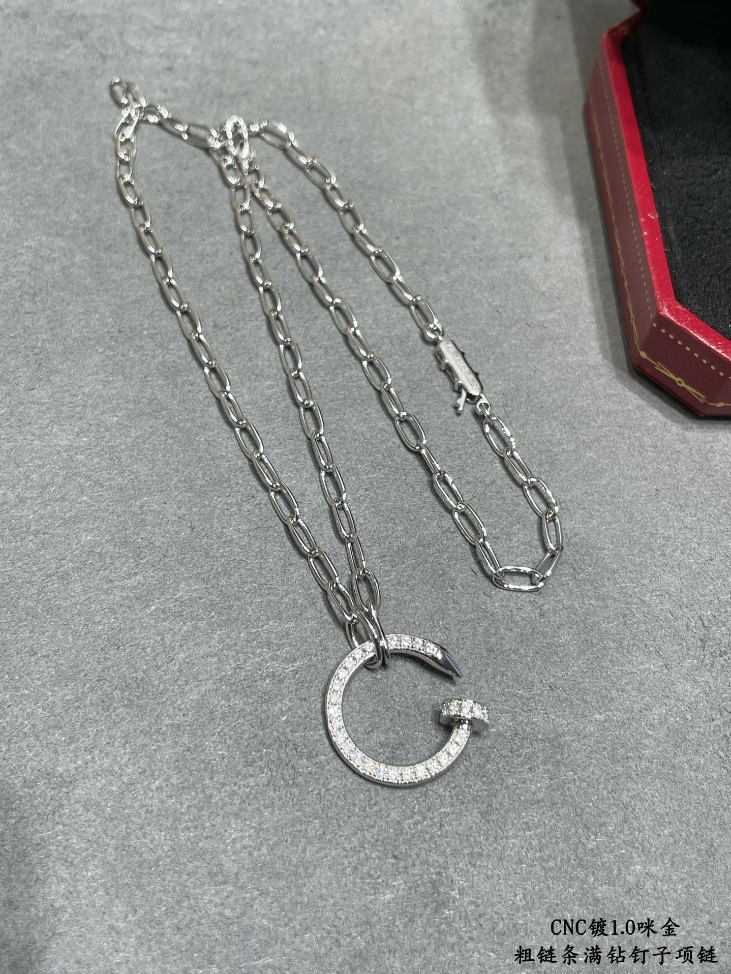ca*t*er thick chain full of Di*m*nd nail necklace