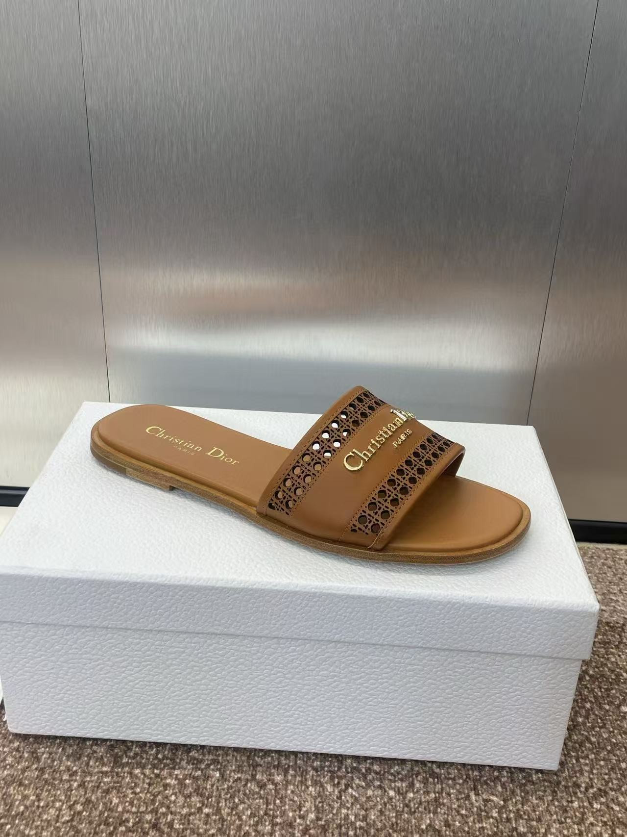 ua D*or d-lane slide