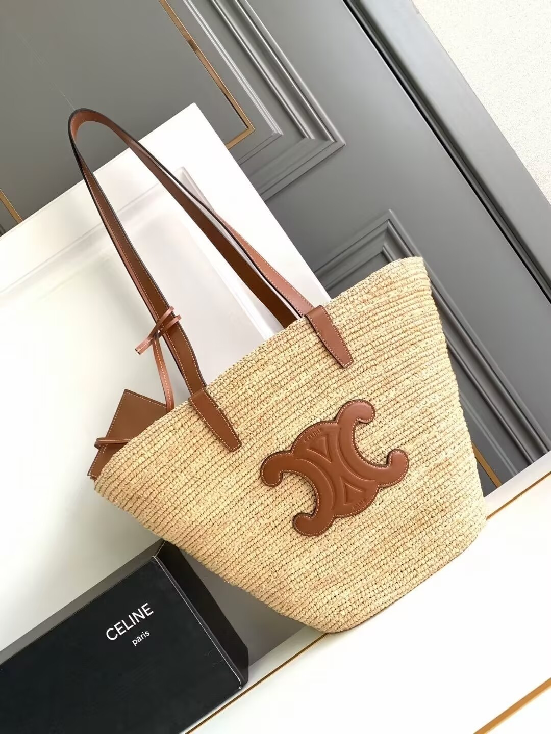 ce**e medium S*pple ce**e classic panier in raffia and calfskin 22x30x14cm