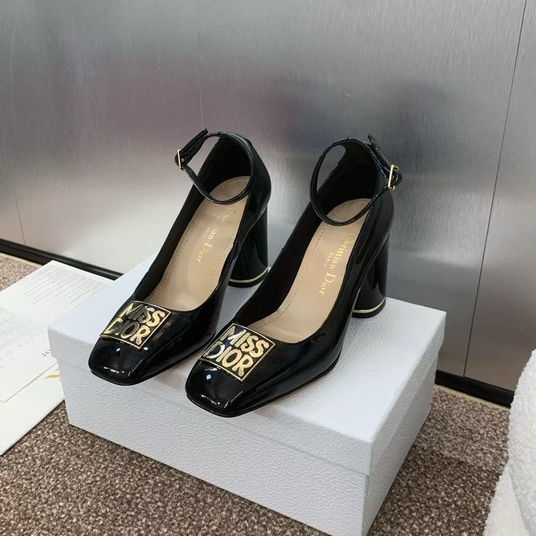 ua D*or miss D*or graffiti pump