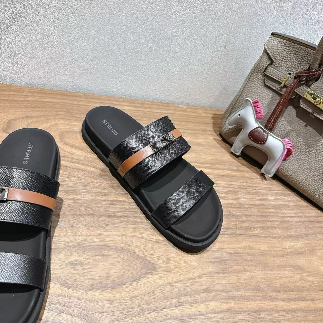 ua H**me5 jackson sandal