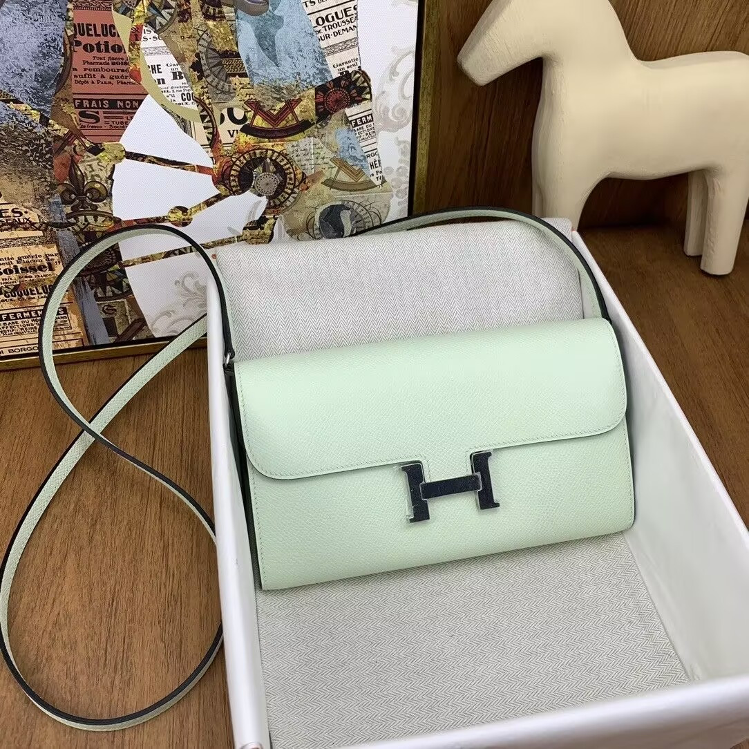 H**mes constance to go wallet in vert peppermint 20.5x2x13cm
