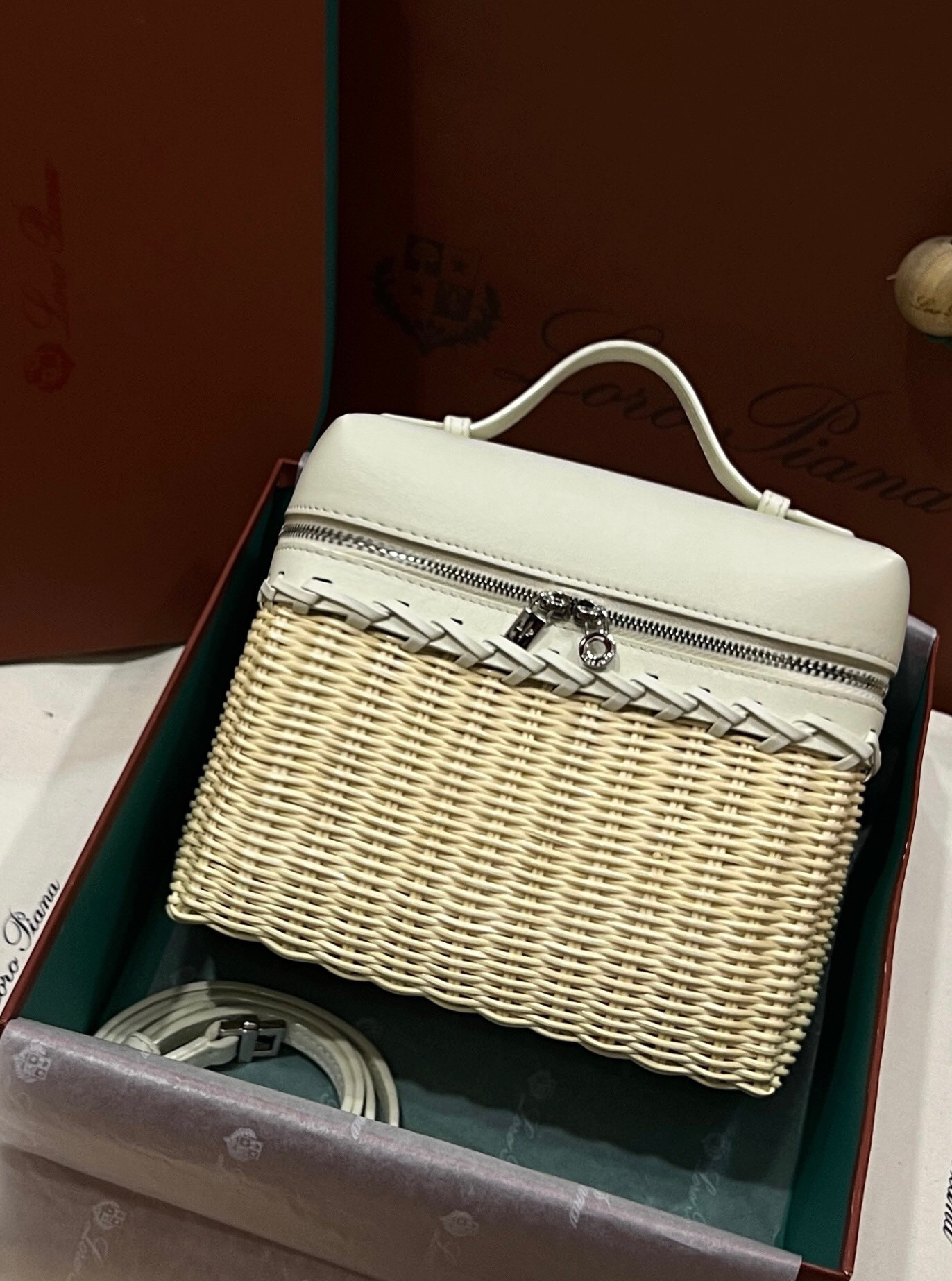 L**o p*ana extra pocket l19 wicker bag 17.5x21x10cm