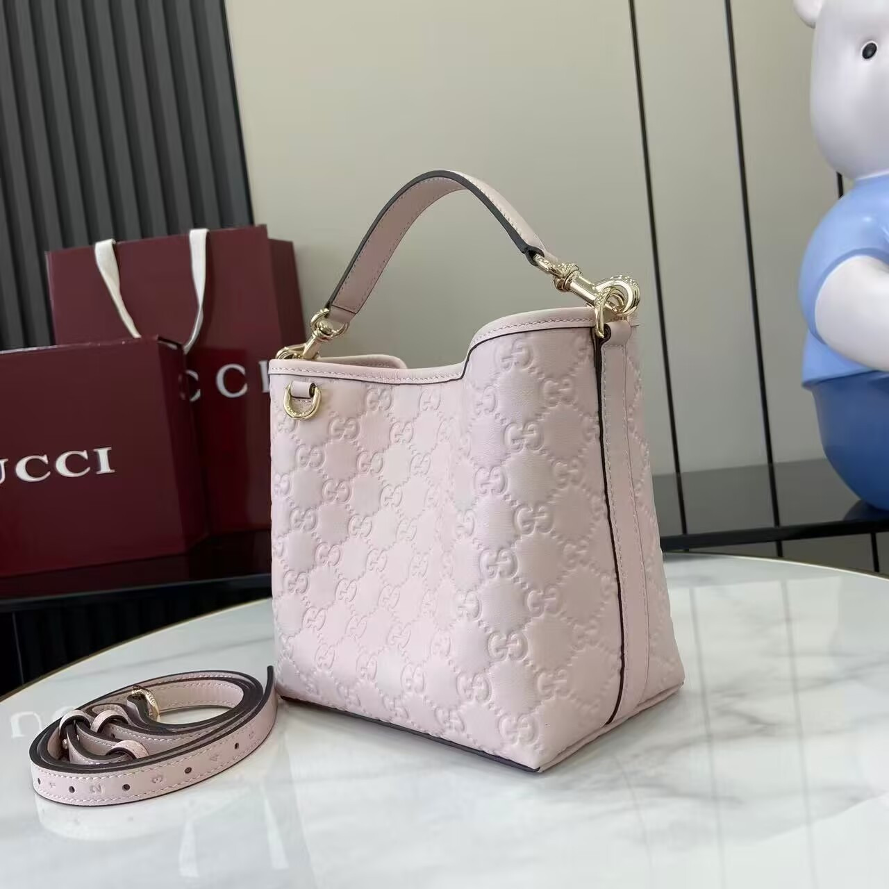G*u*i gg emblem small bucket bag 19x18x11cm