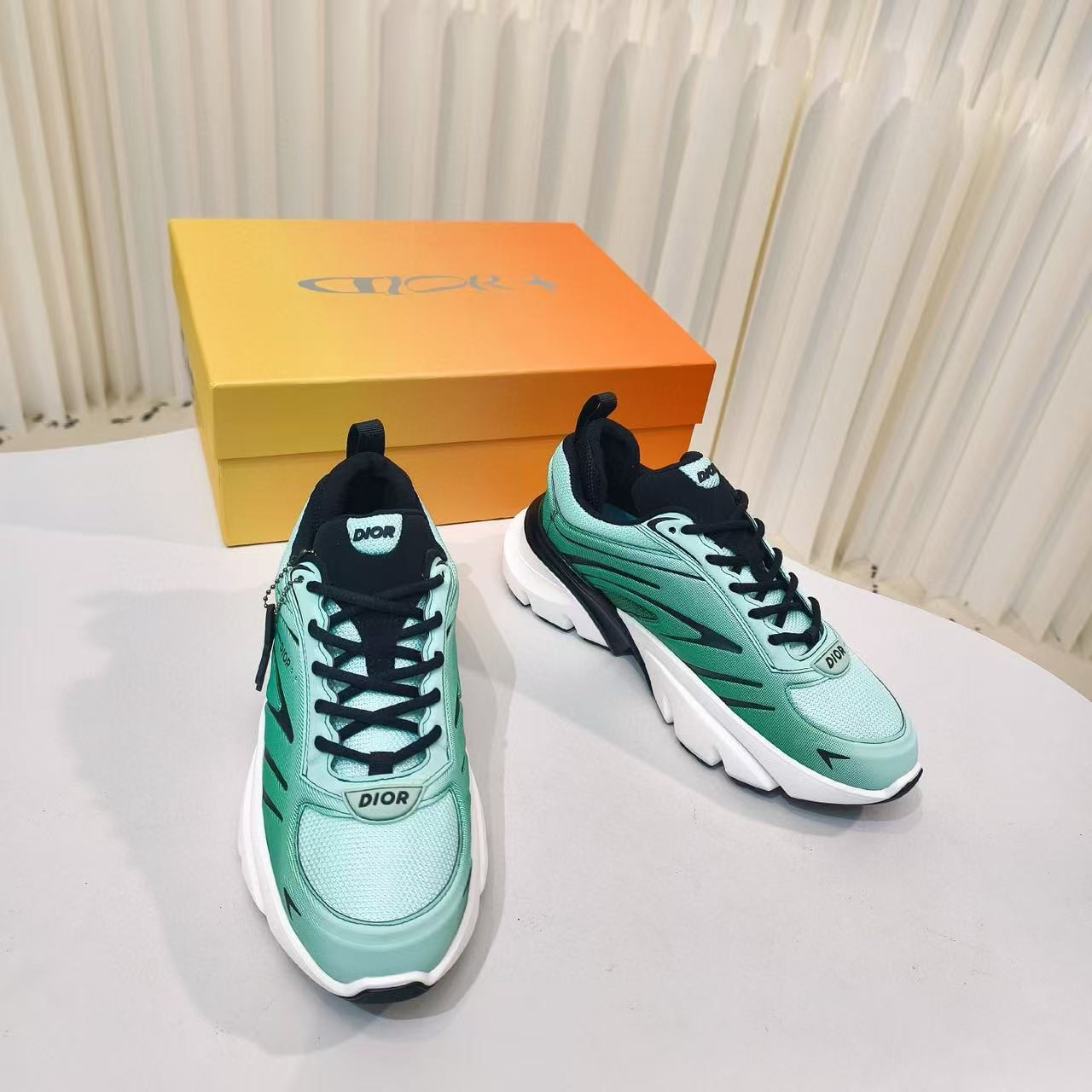 ua D*or sneaker