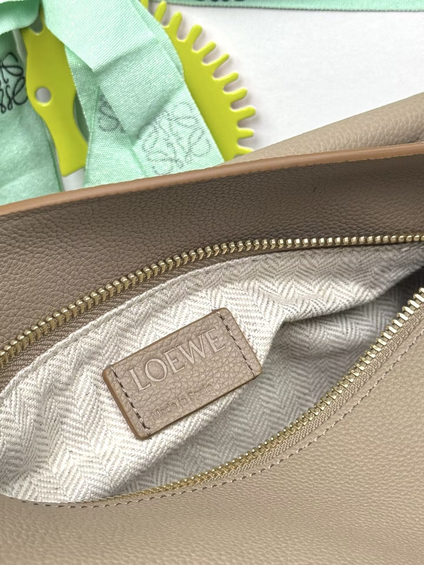 L0ew* small puzzle bag in classic calfskin 24x10.5x16.5cm