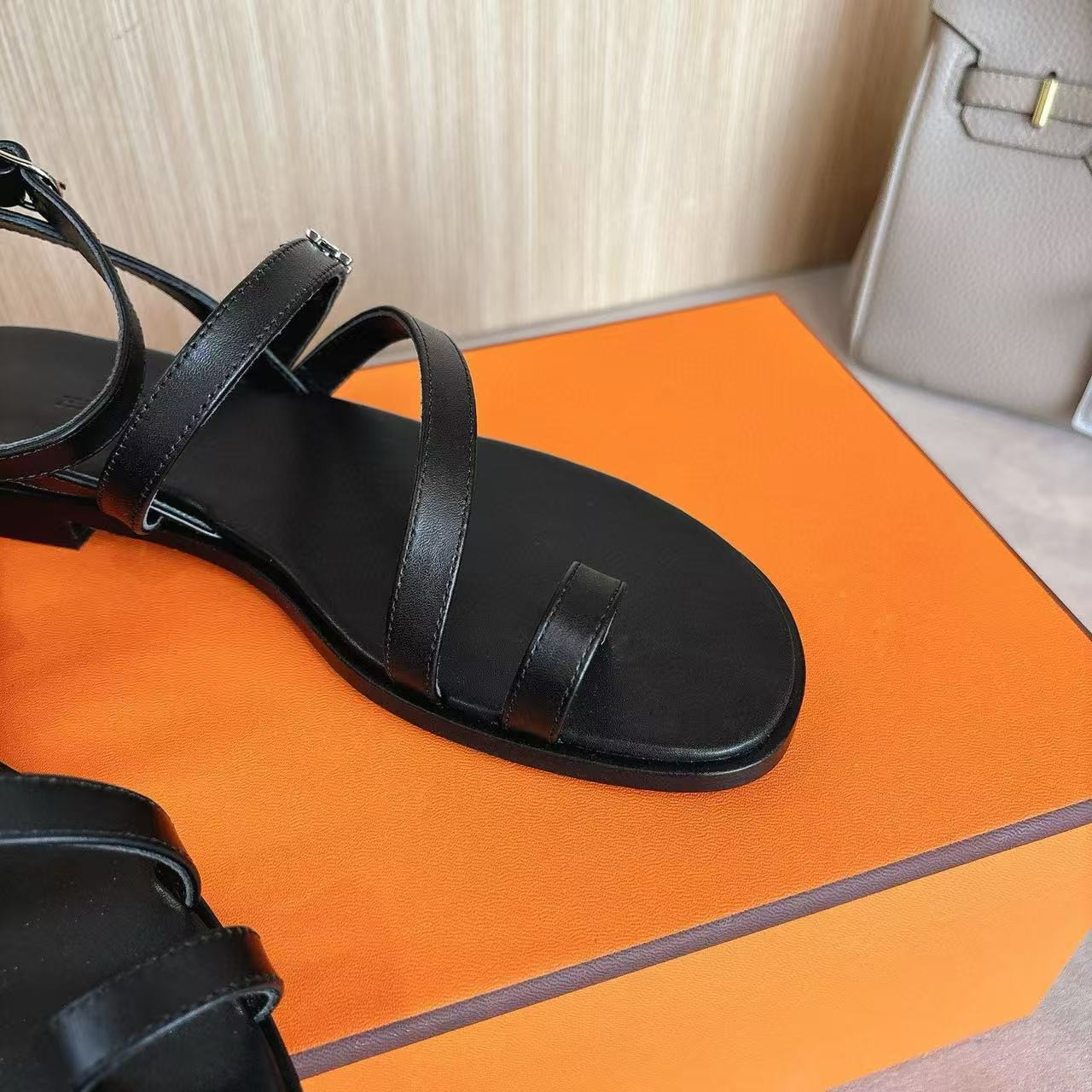 ua H**me5 harmonie sandal