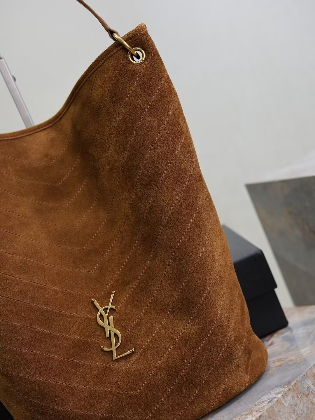 y*l niki S*pple bucket in suede 33x16x40cm