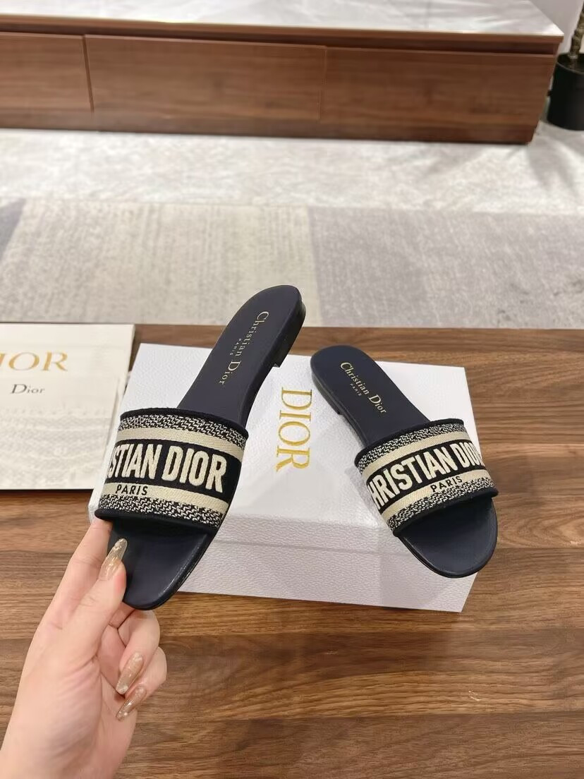 ua D*or dway slide