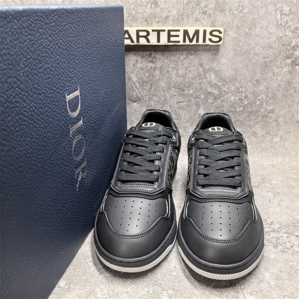 ua D*or sneaker