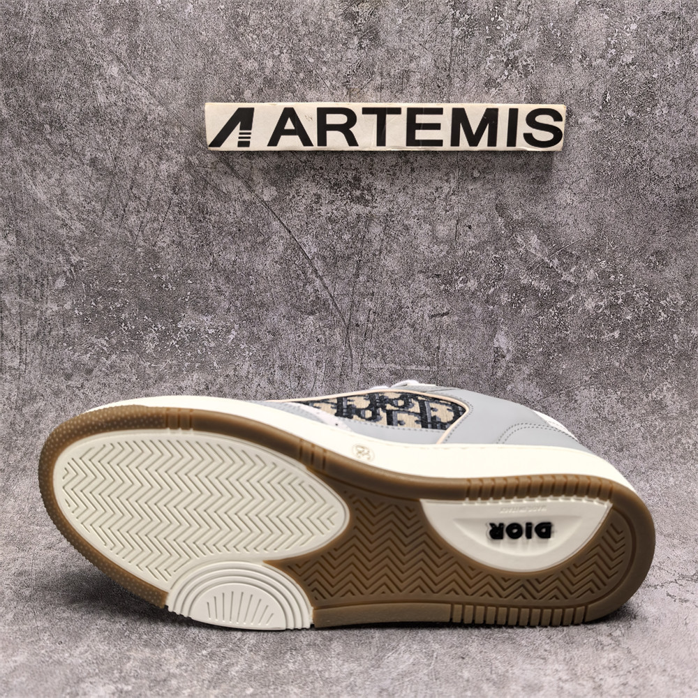 ua D*or sneaker