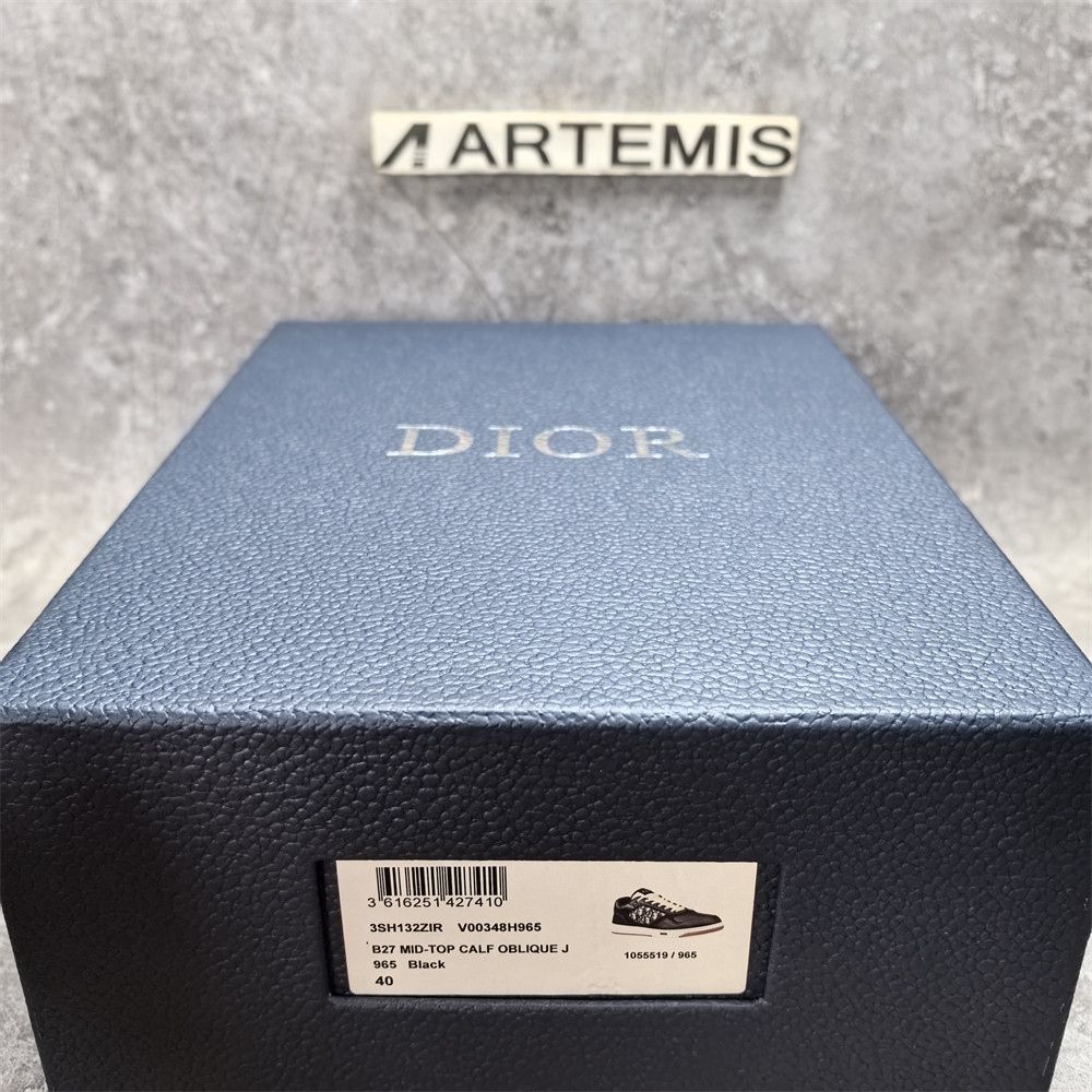 ua D*or sneaker