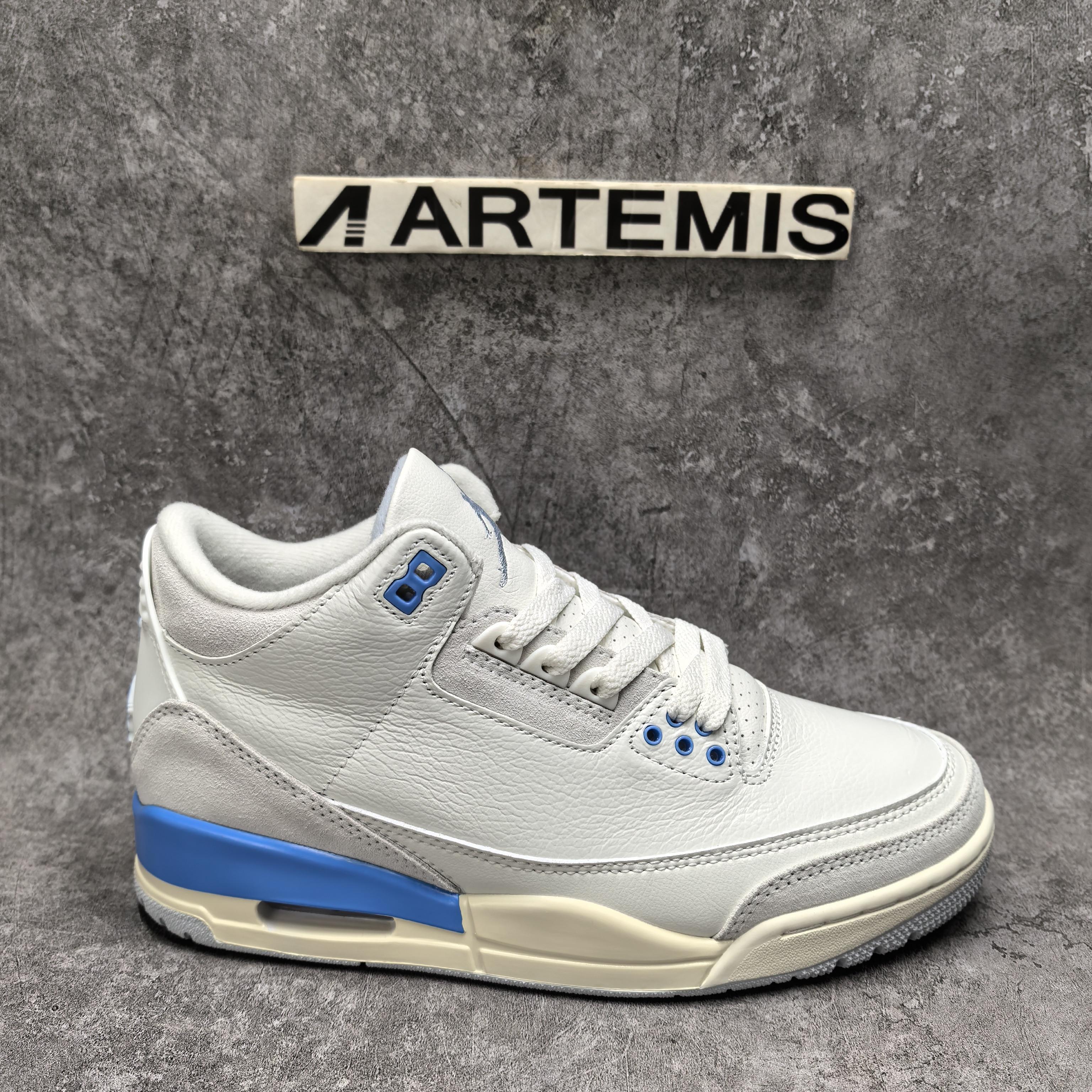 UA Jordan 3 Retro