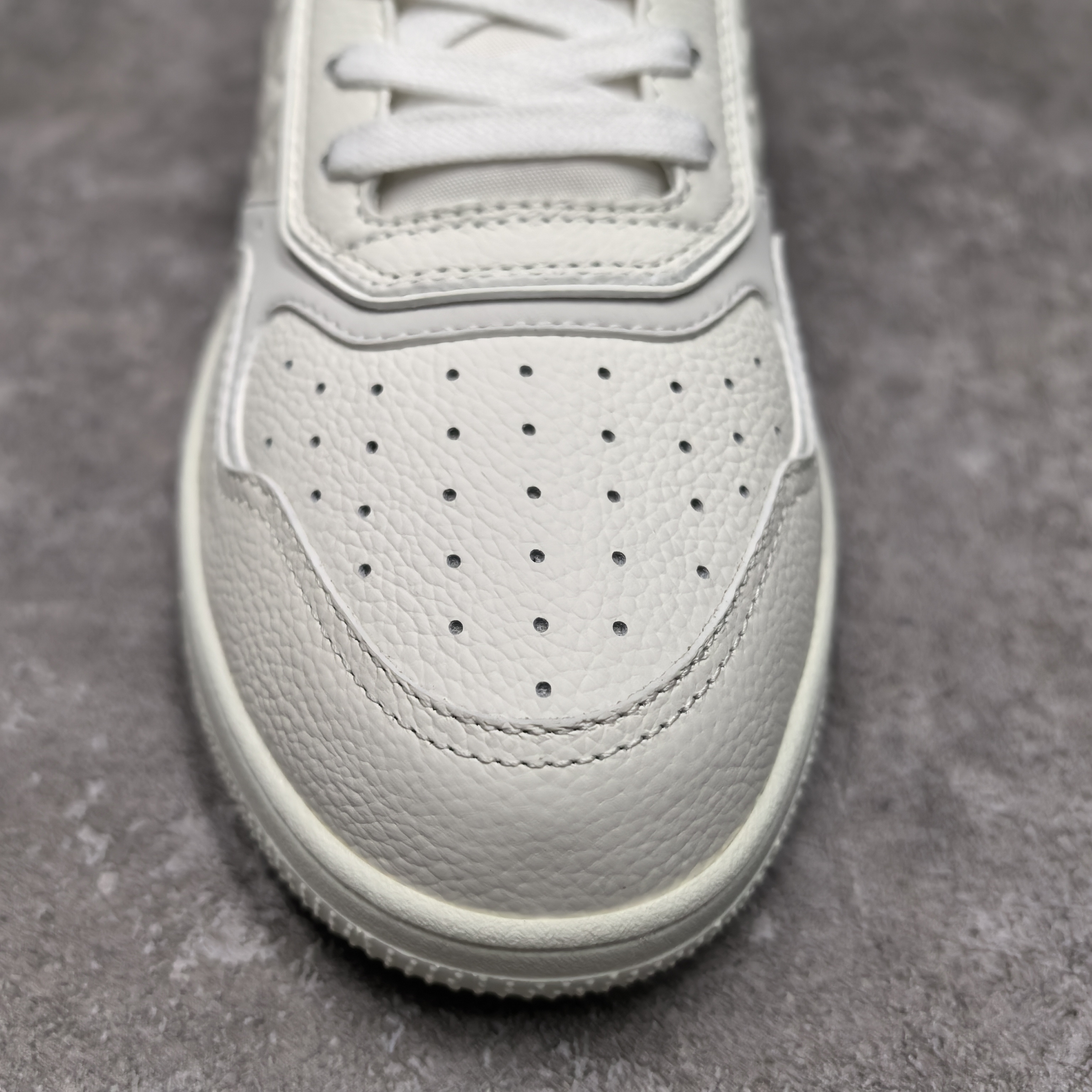 ua D*or sneaker
