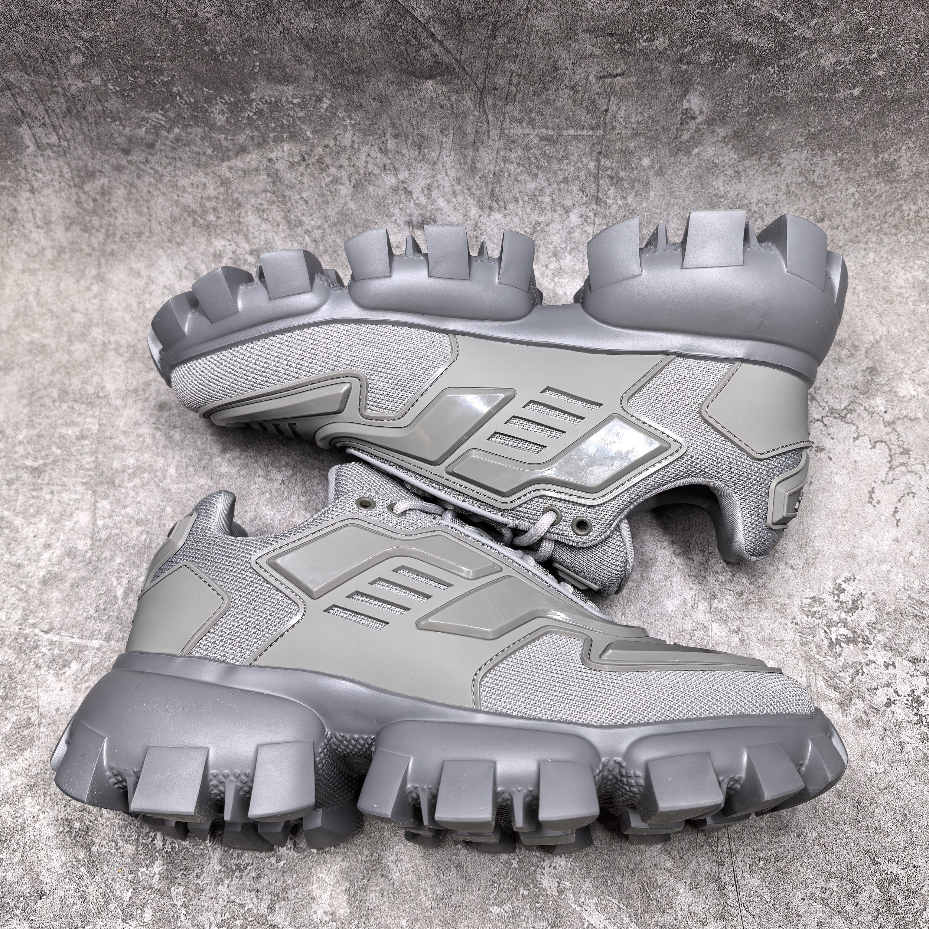 ua Pra*a sneaker