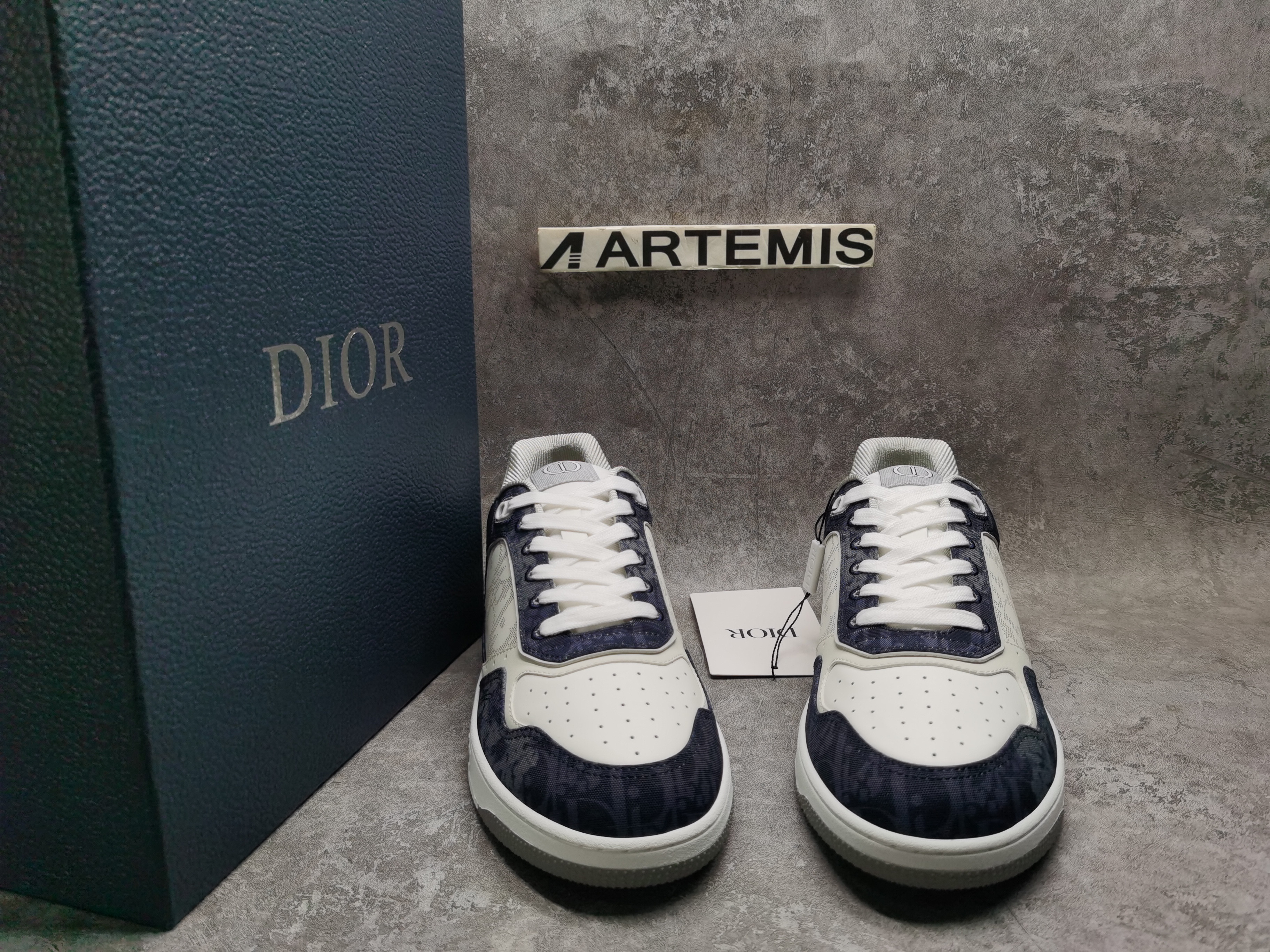 ua D*or b27 sneaker