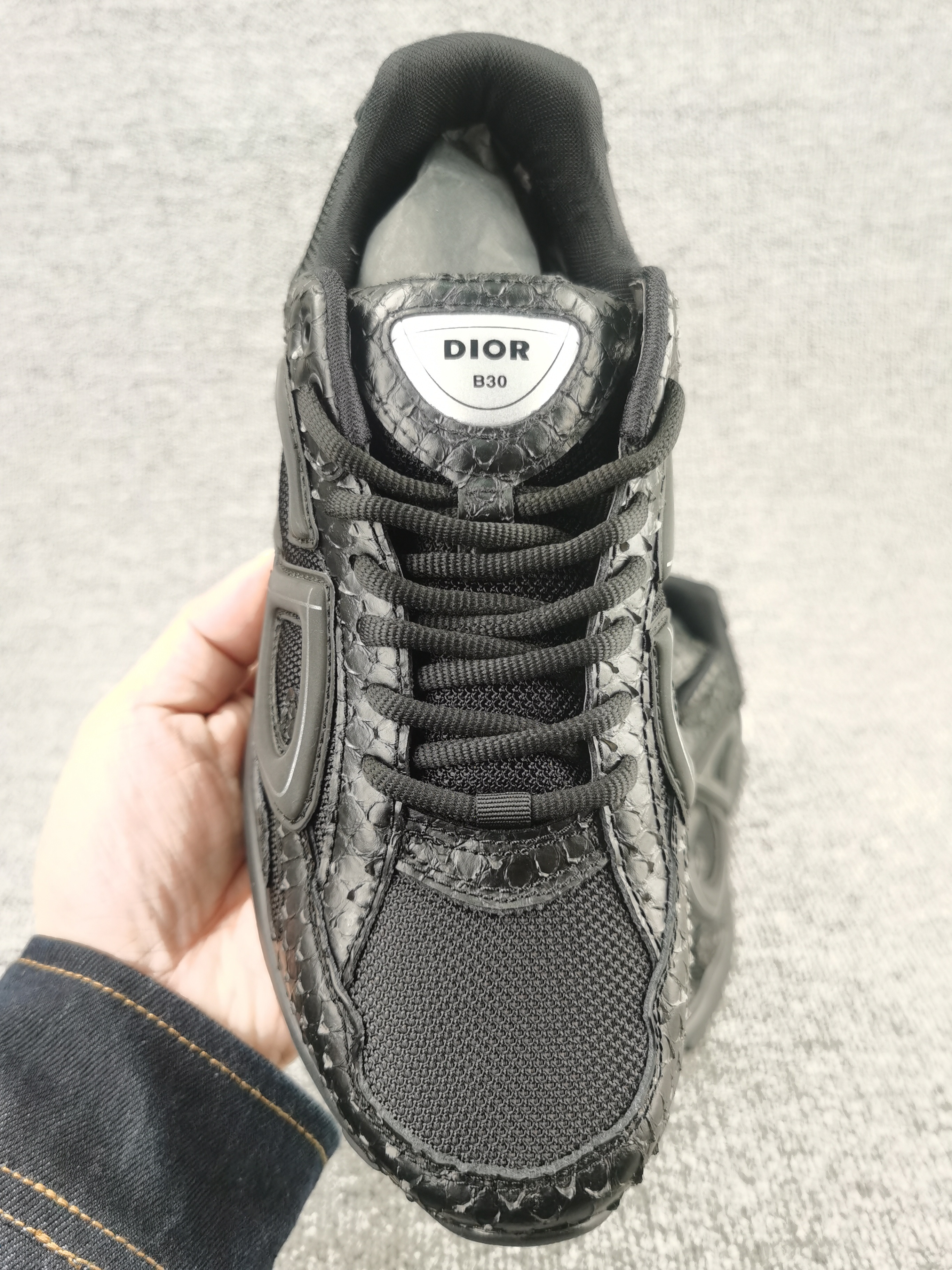 ua D*or b30