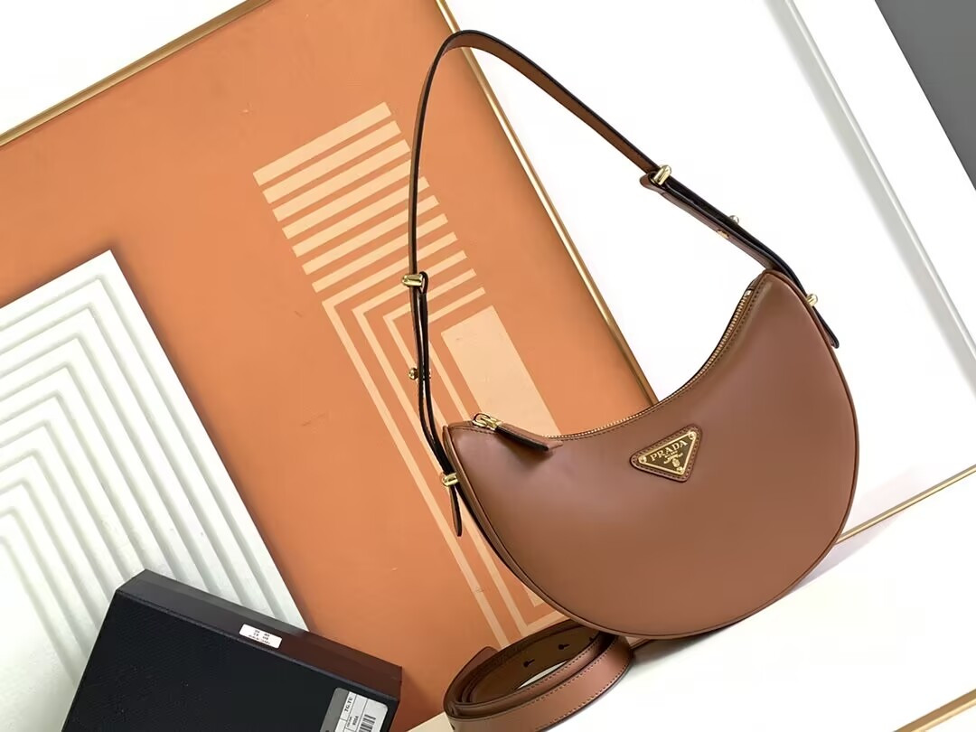 Pra*a arqué shoulder bag 22.5x18.5x6.5cm