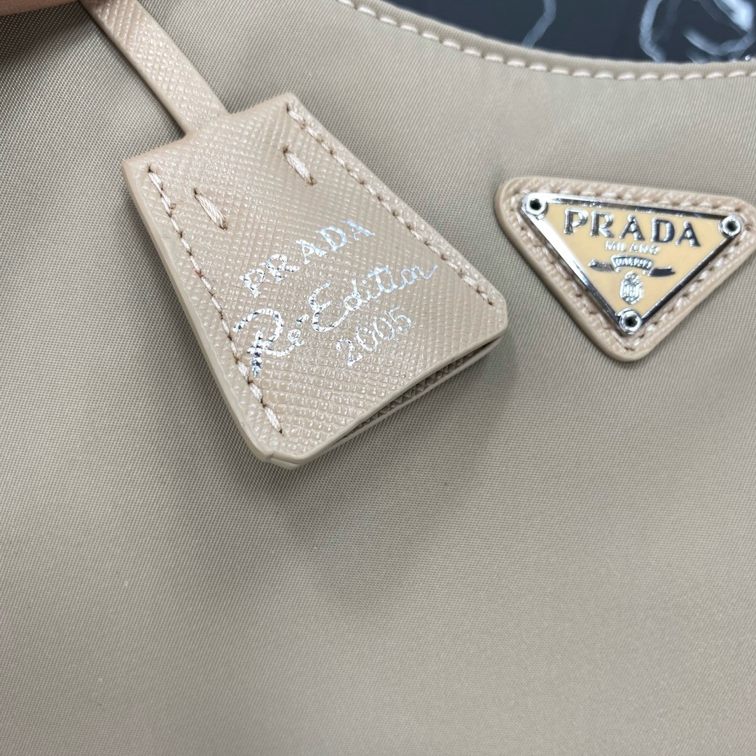 Pra*a re-edition 2005 re-nylon bag