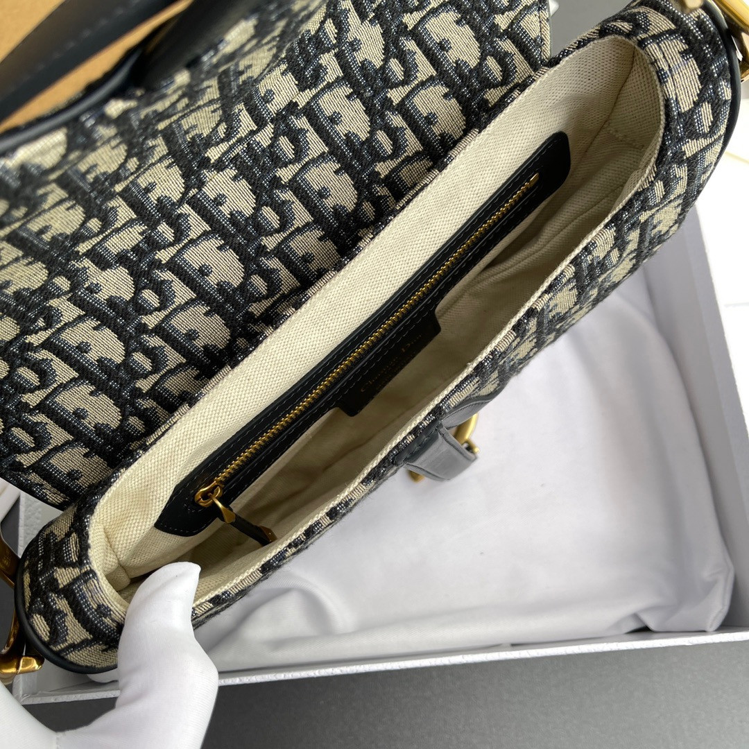 D*or saddle bag 25.5 ×20 x 6.5 cm