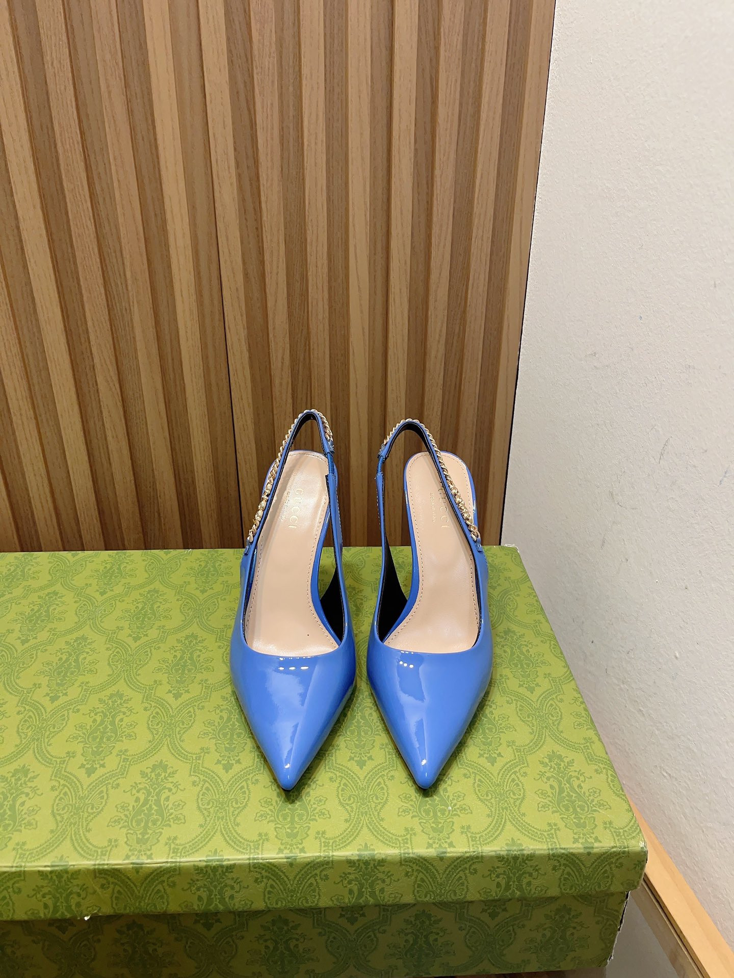 G*u*i signoria slingback pump high