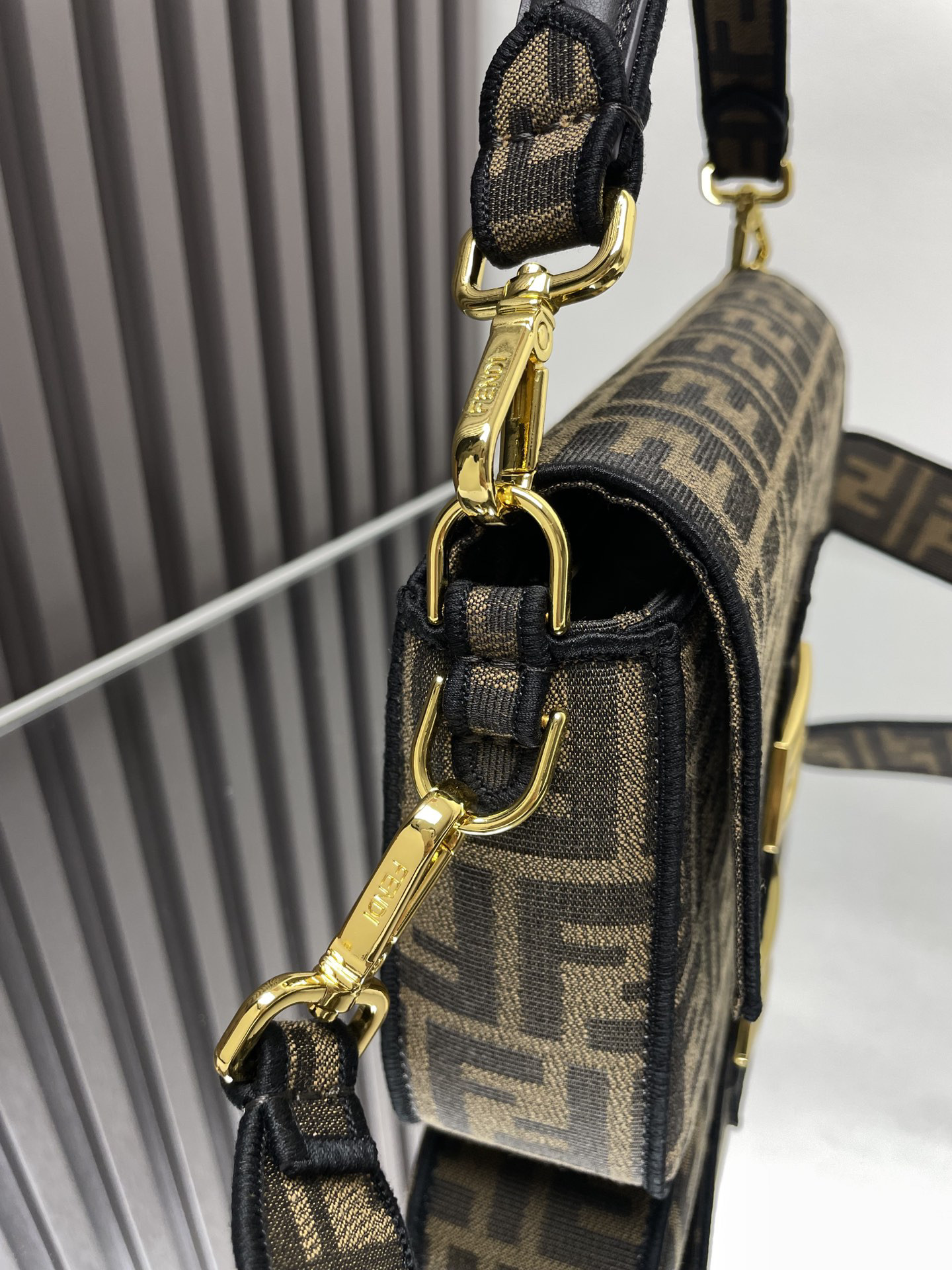 F**di baguette shoulder bag 26x13x6cm