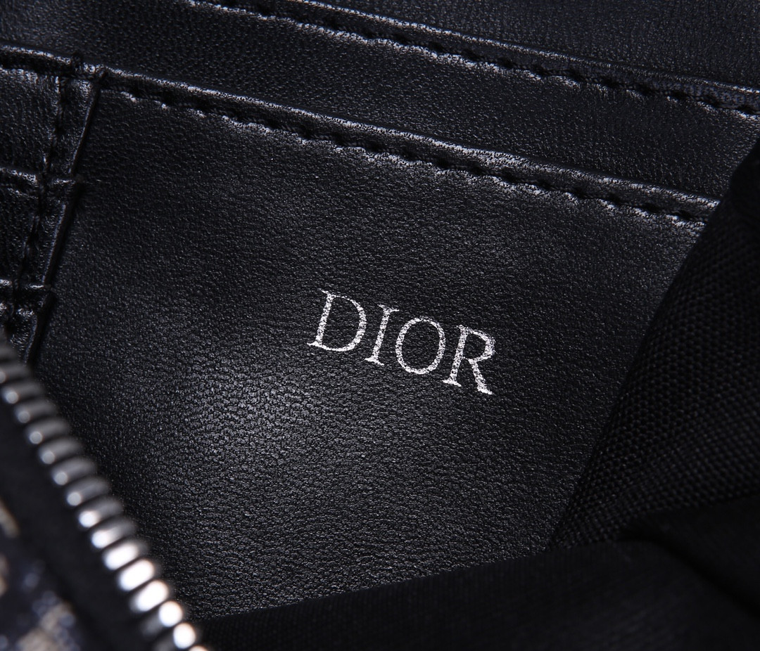 D*or zipped pouch with strap 17×12.5×6cm