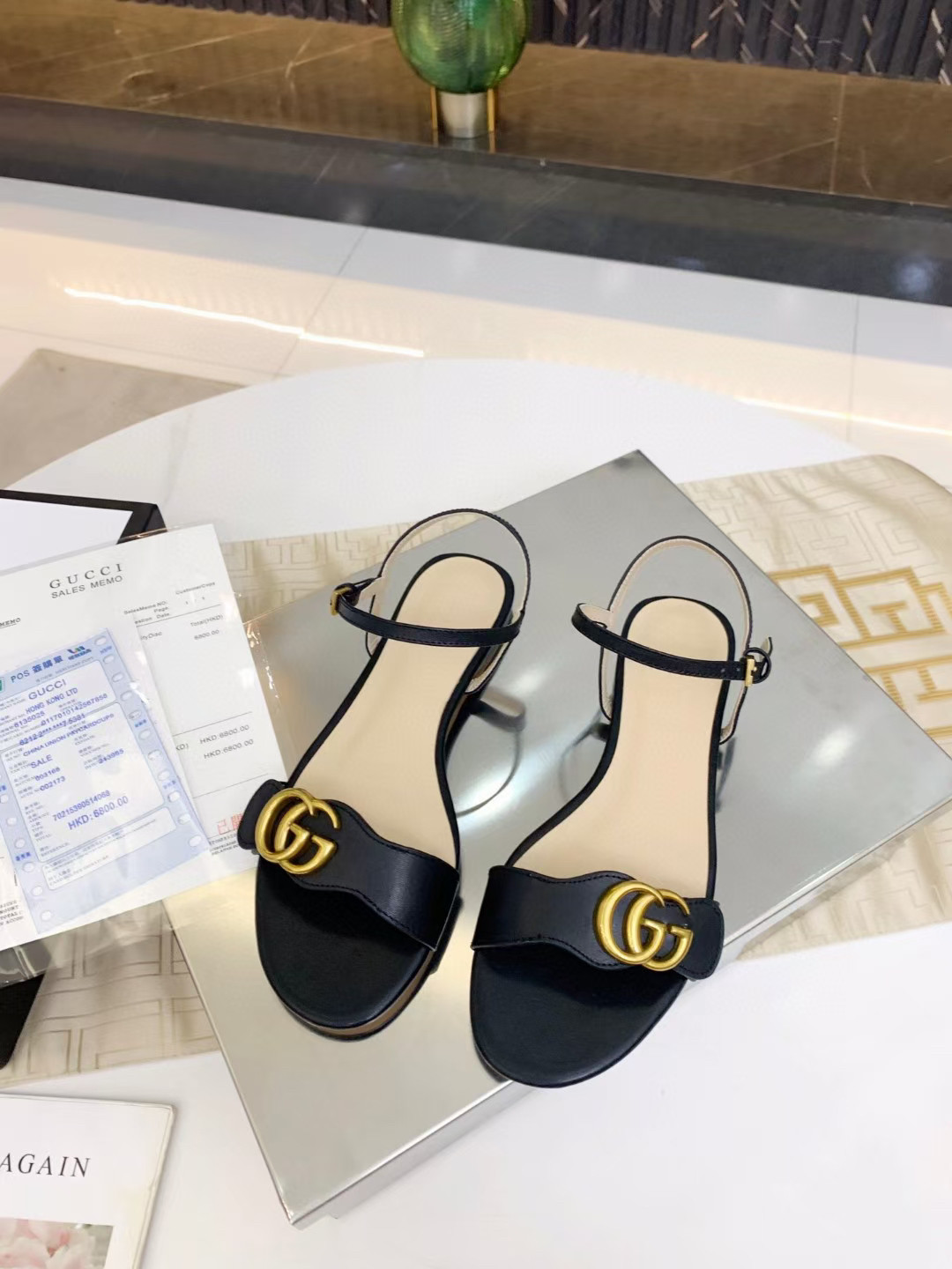 ua G*u*i horsebit flat sandal