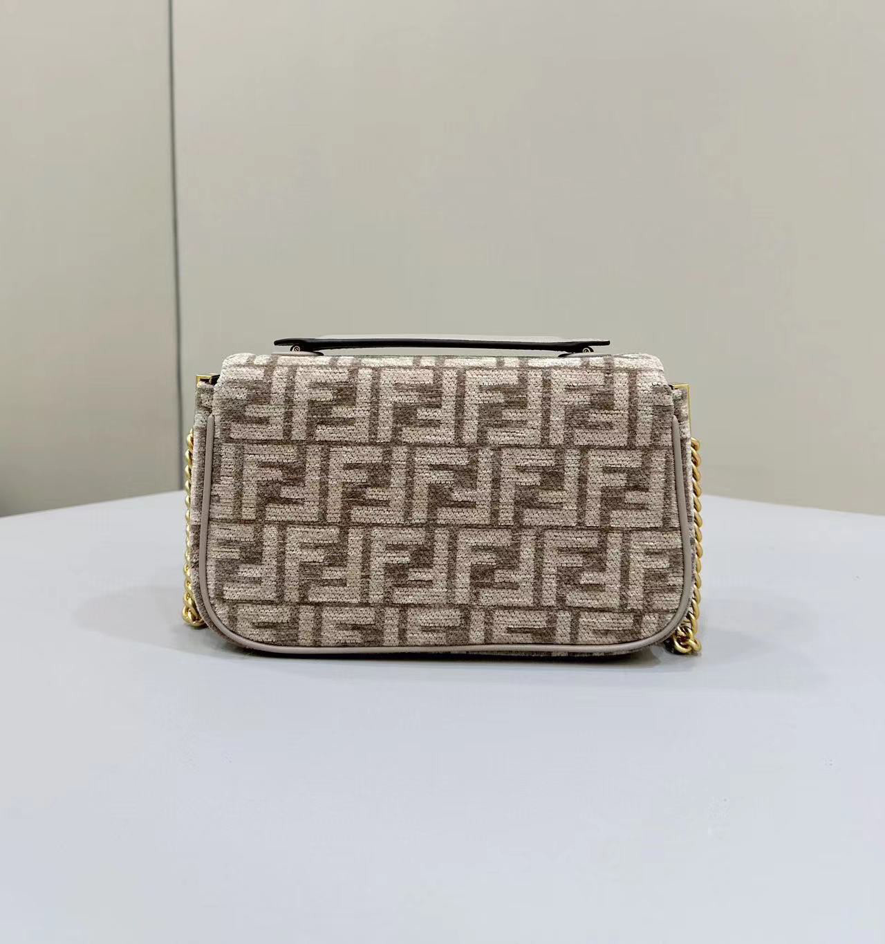 F**di baguette chain midi 24x14.5x7cm