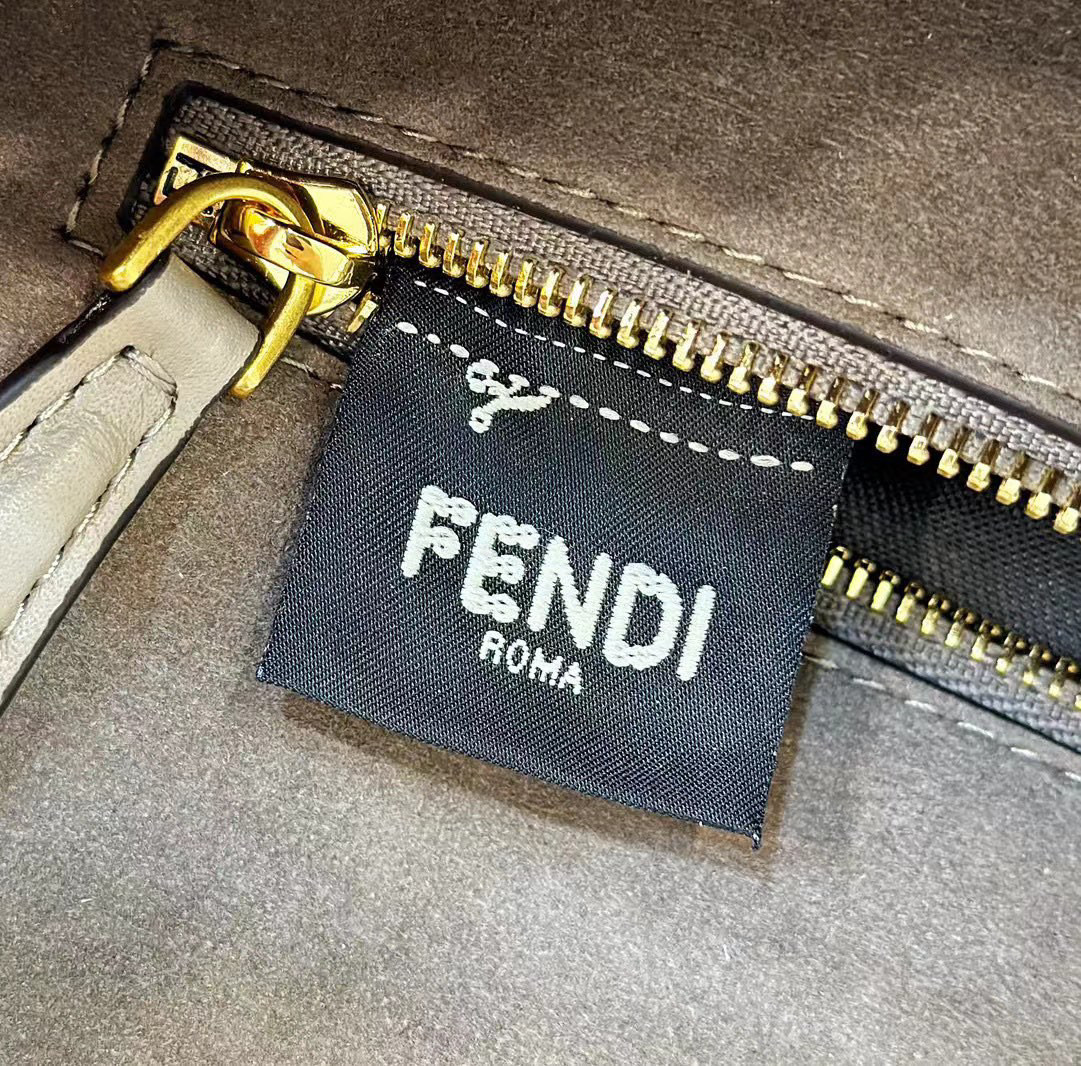 F**di baguette chain midi 24x14.5x7cm