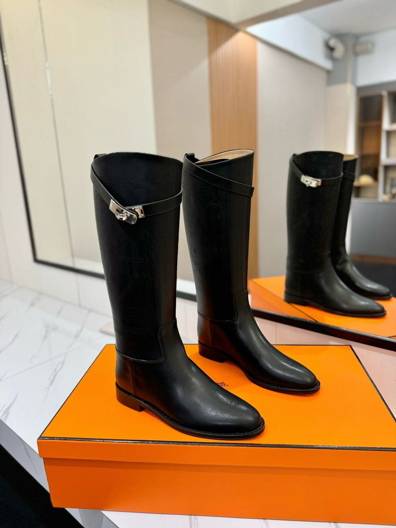 ua H**me5 jumping boots