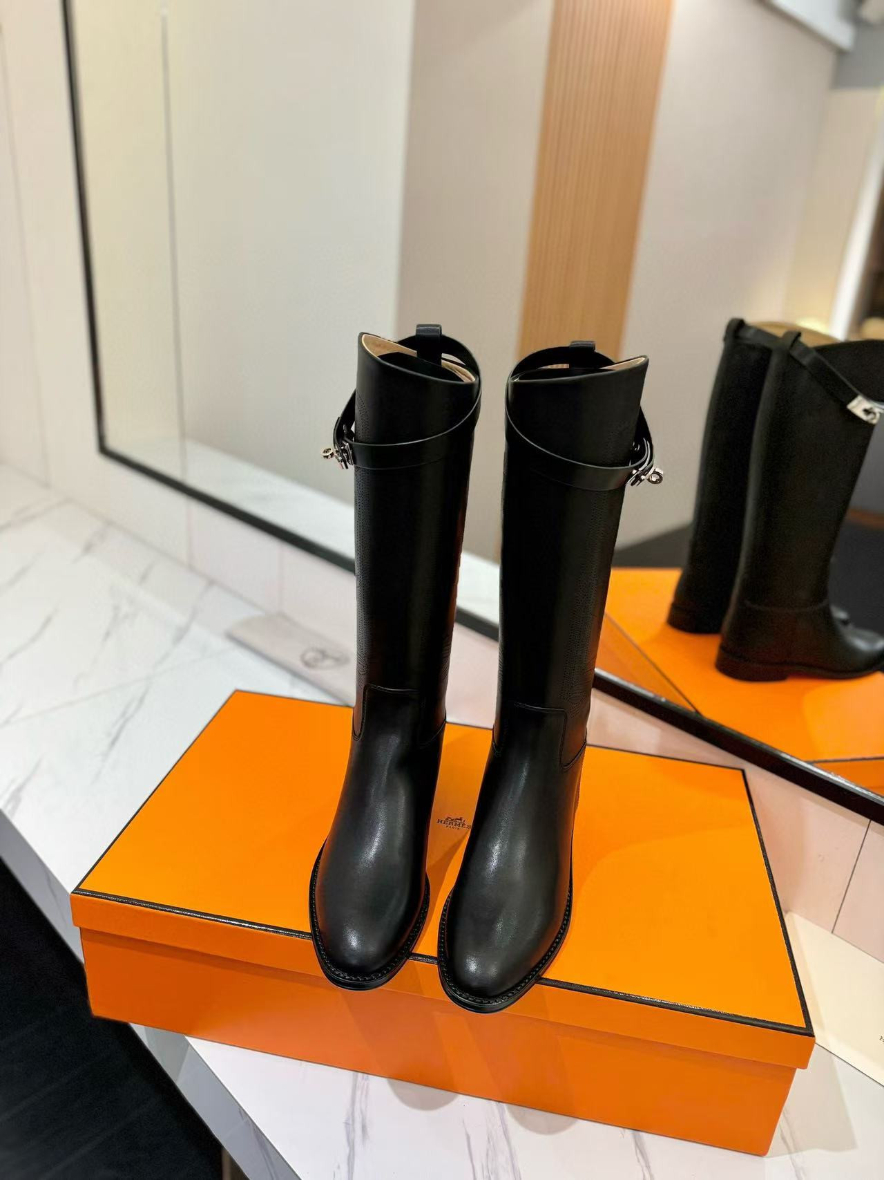 ua H**me5 jumping boots