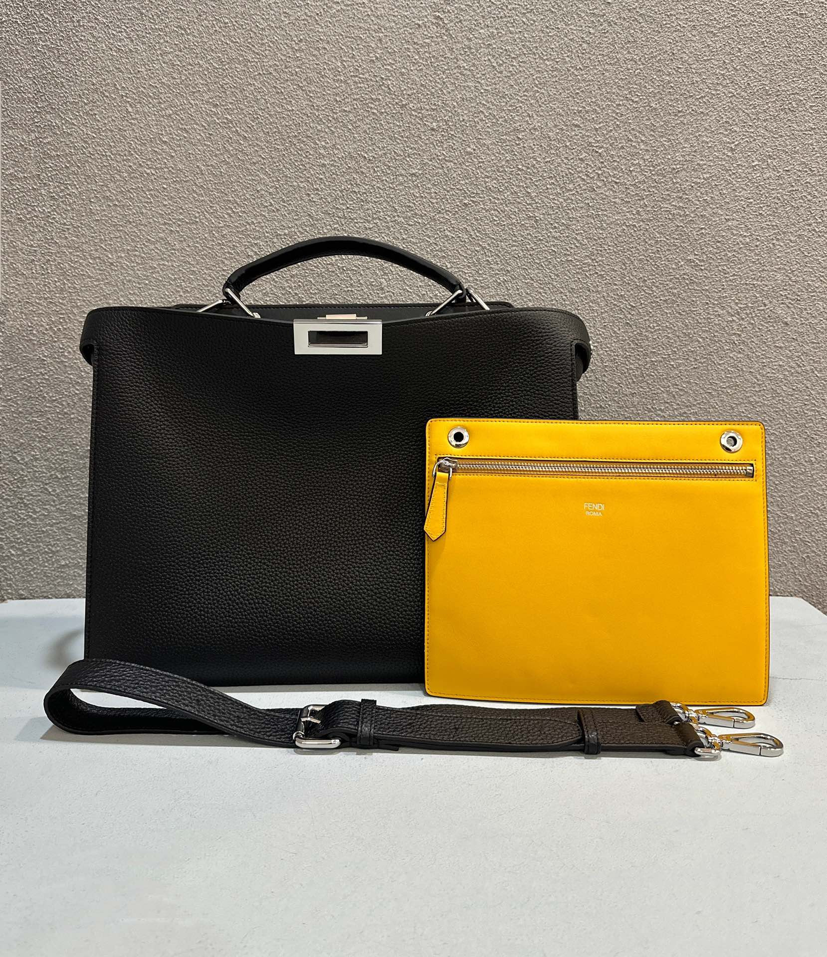 F**di peekaboo iseeu medium black leather bag 34x12x38cm