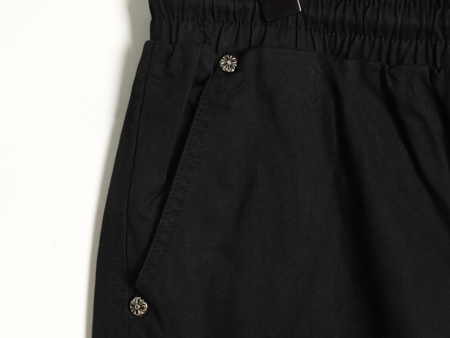 Ch**me He**ts shorts