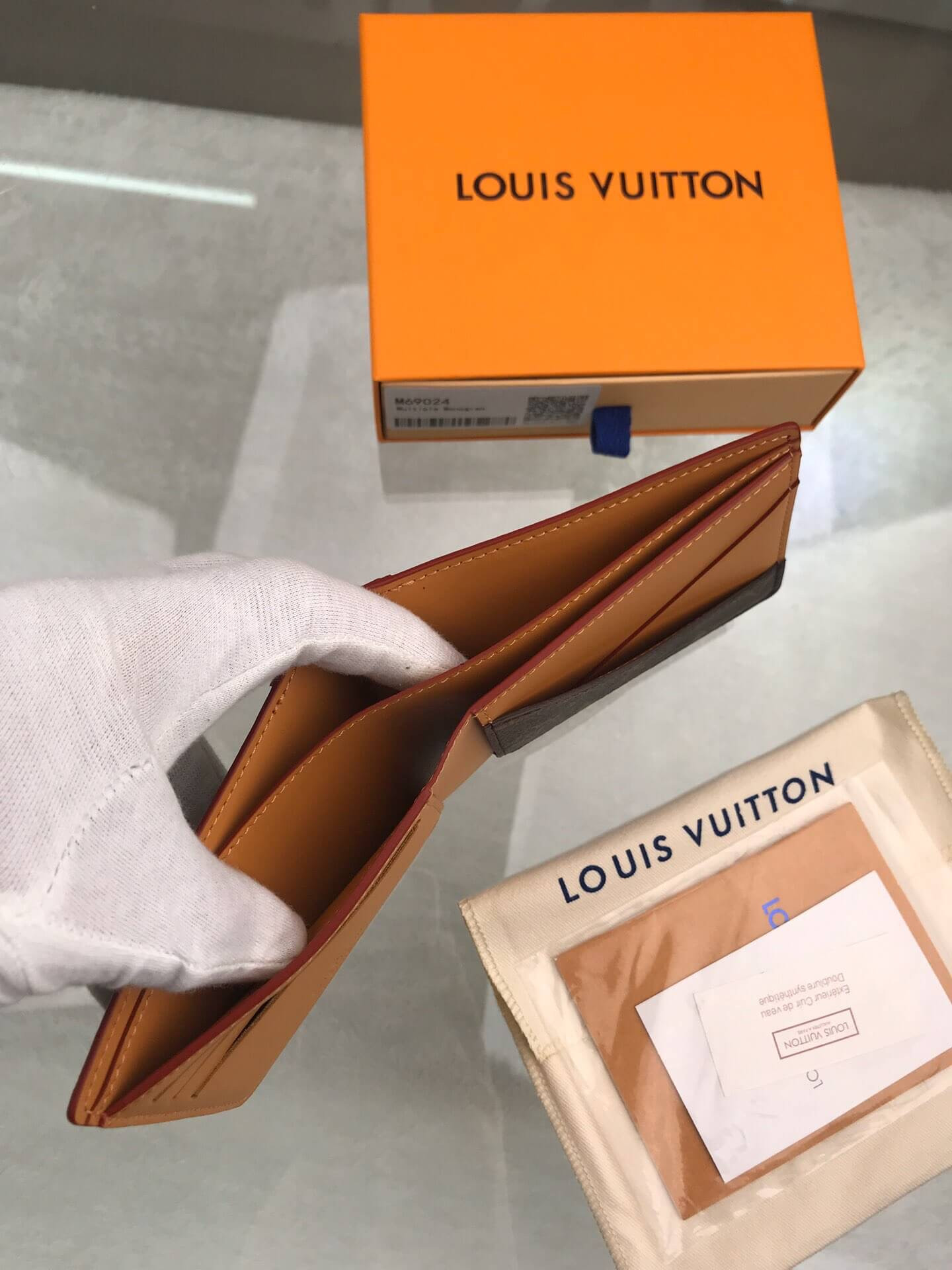 MULTIPLE WALLET M69024