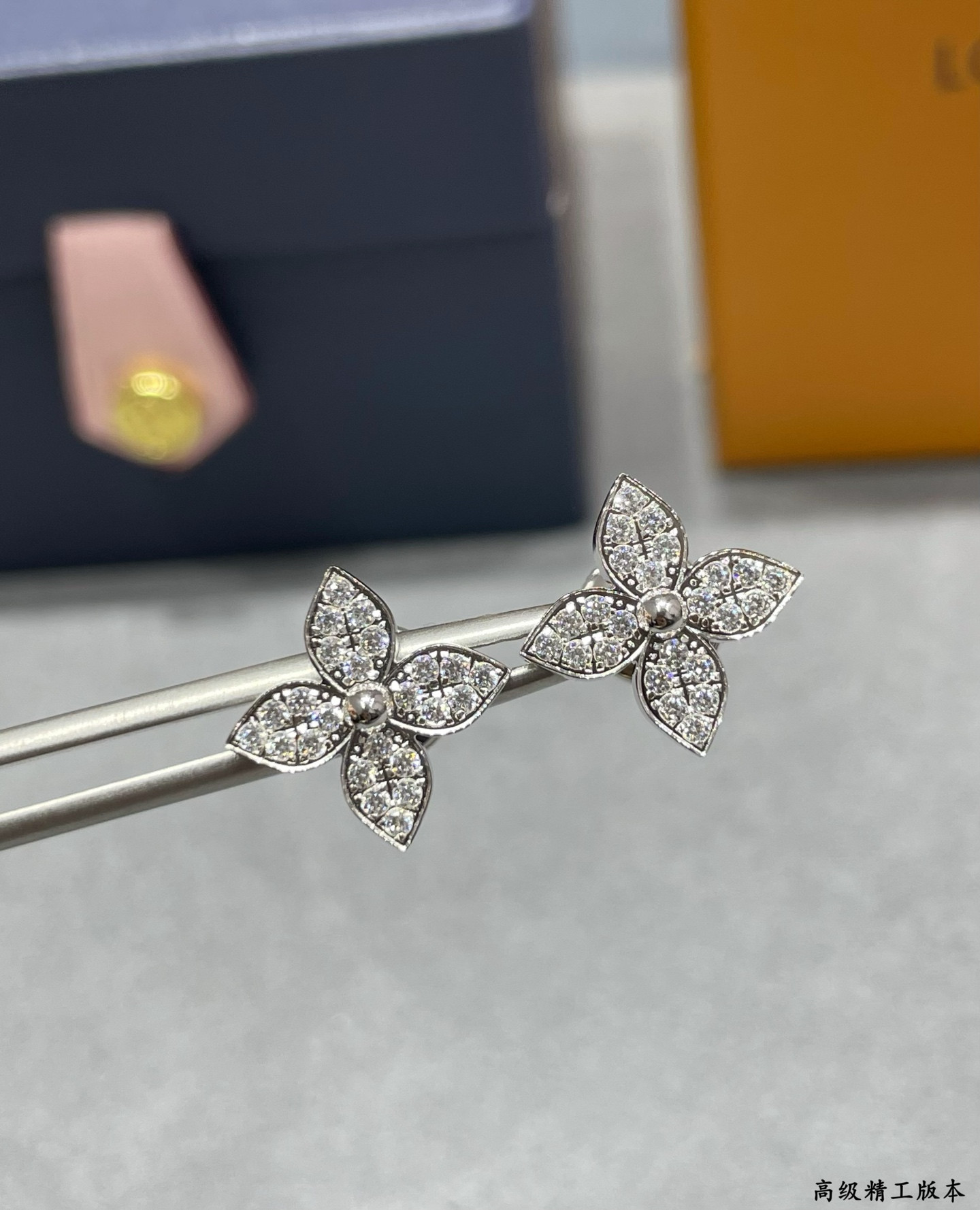 l0*is v*t0n single flower full Di*m*nd earrings