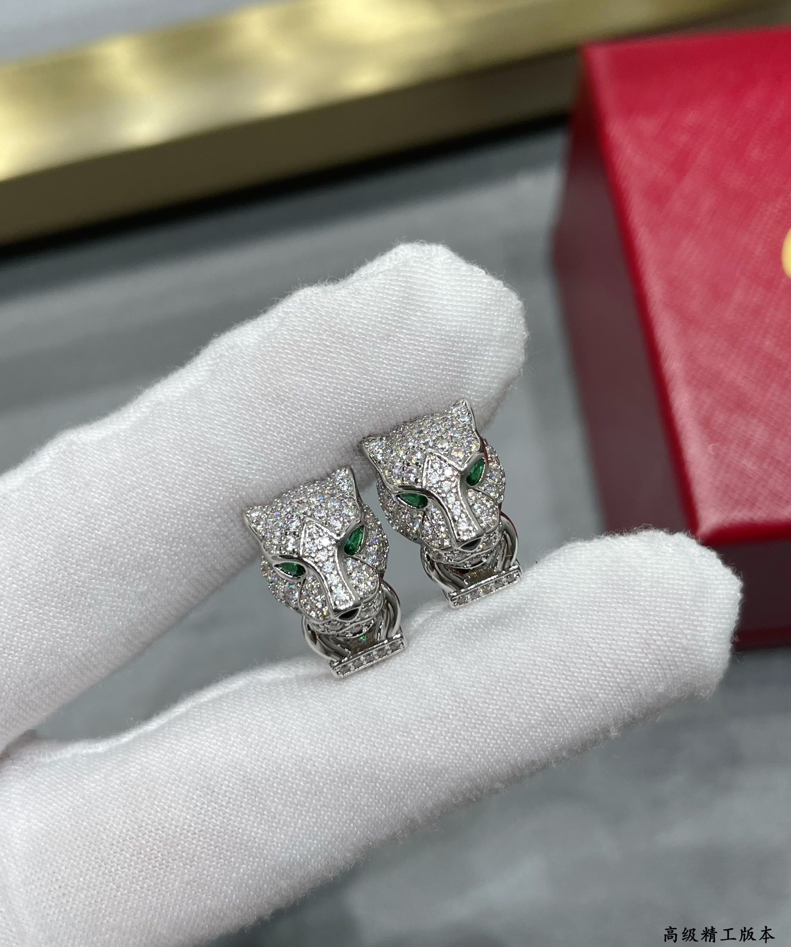 Ca*t*er leopard head earrings