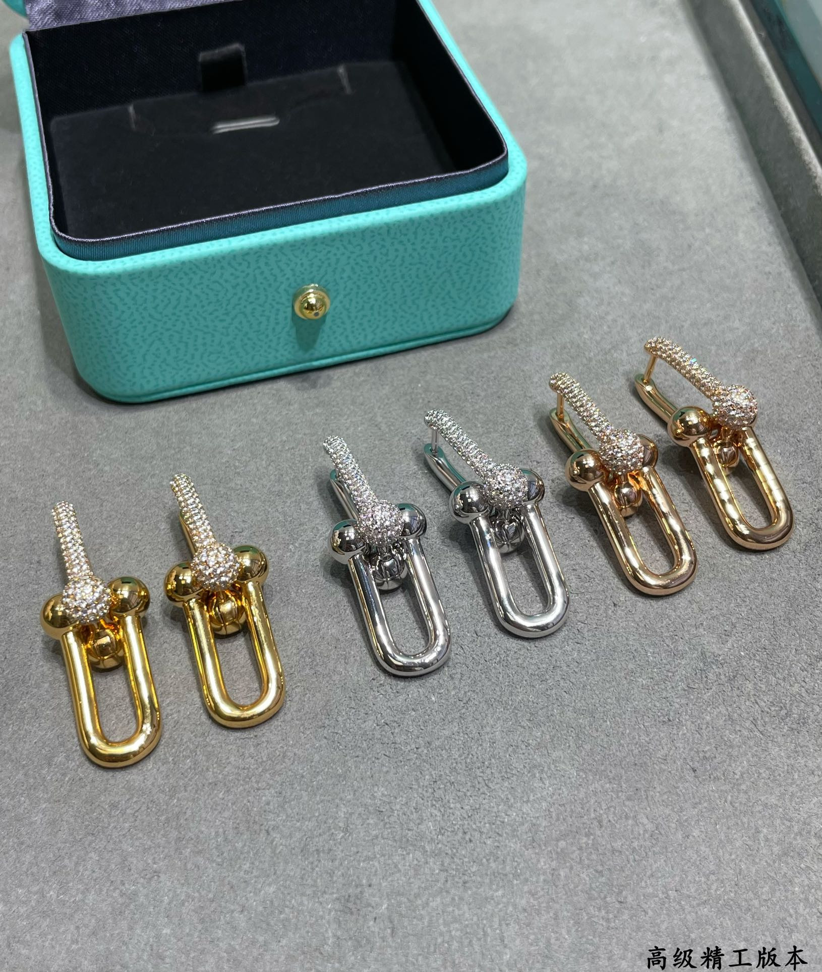 t*f*ny & co. stirrup with Di*m*nd double hoop earrings