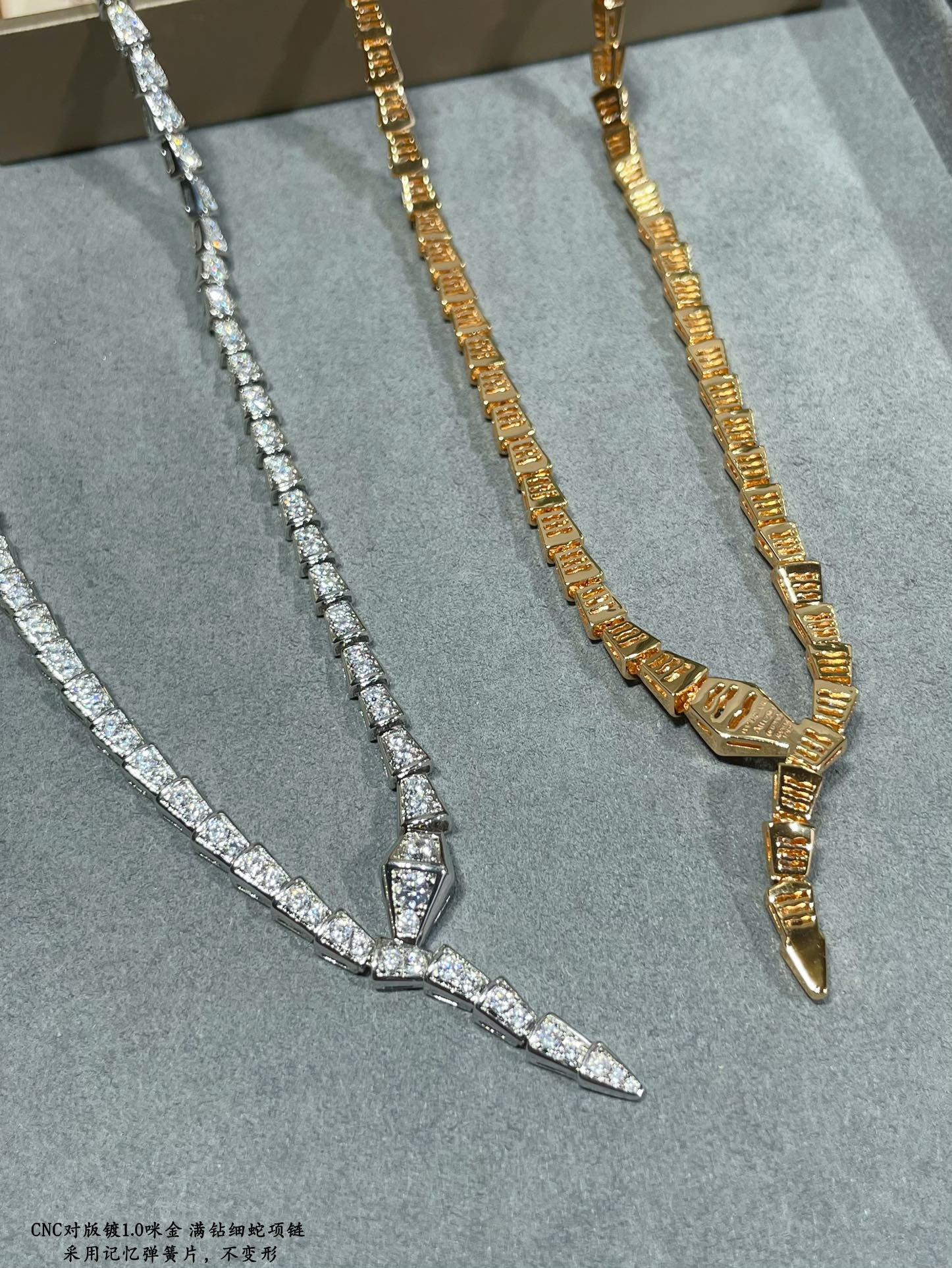 b*l*ai full of Di*m*nd snake necklace