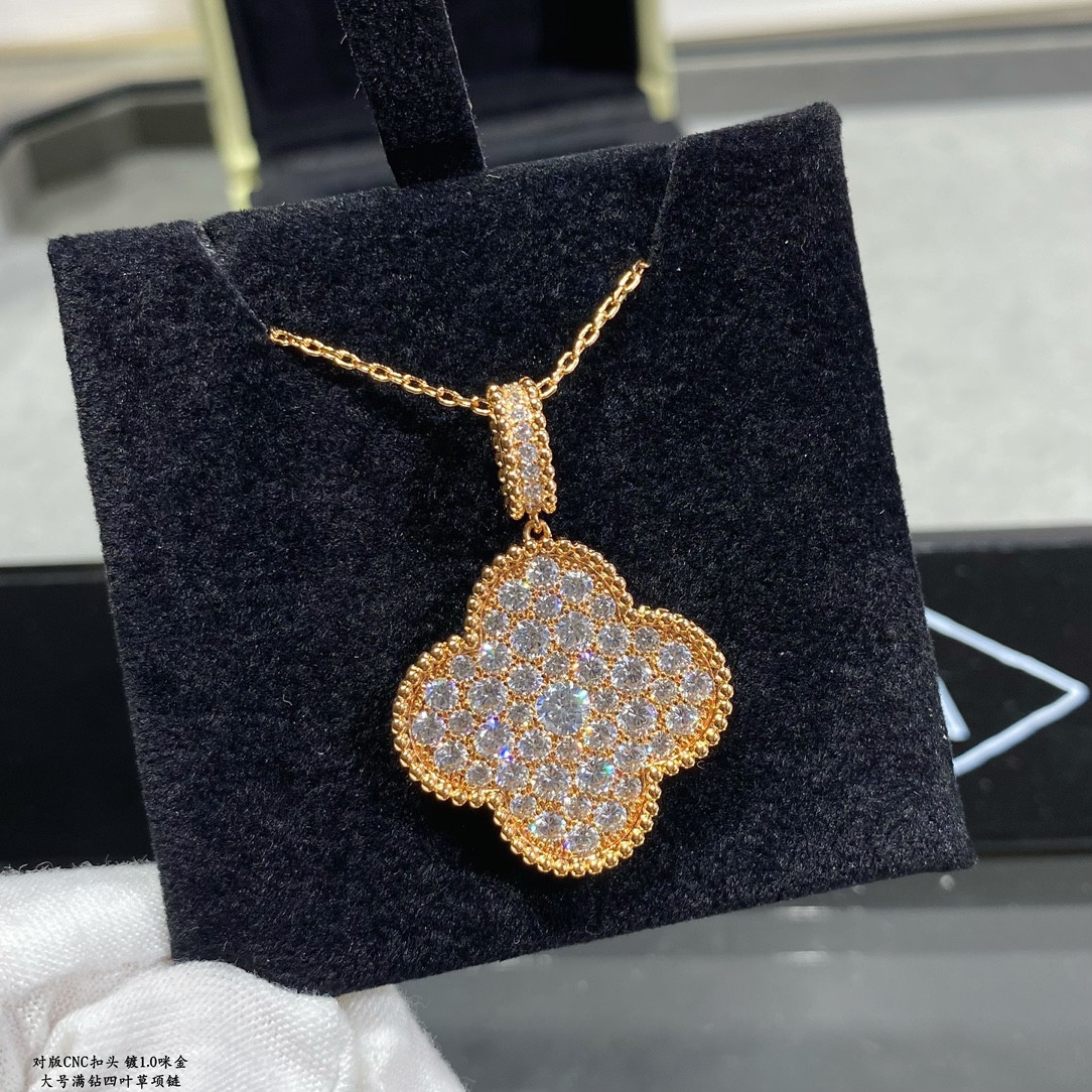 V*N CL*F & arpels large four leaf clover necklace diameter approx 2.5cm,chain length approx 80cm