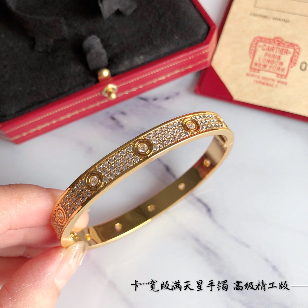Ca*t*er gypsophila wide bracelet