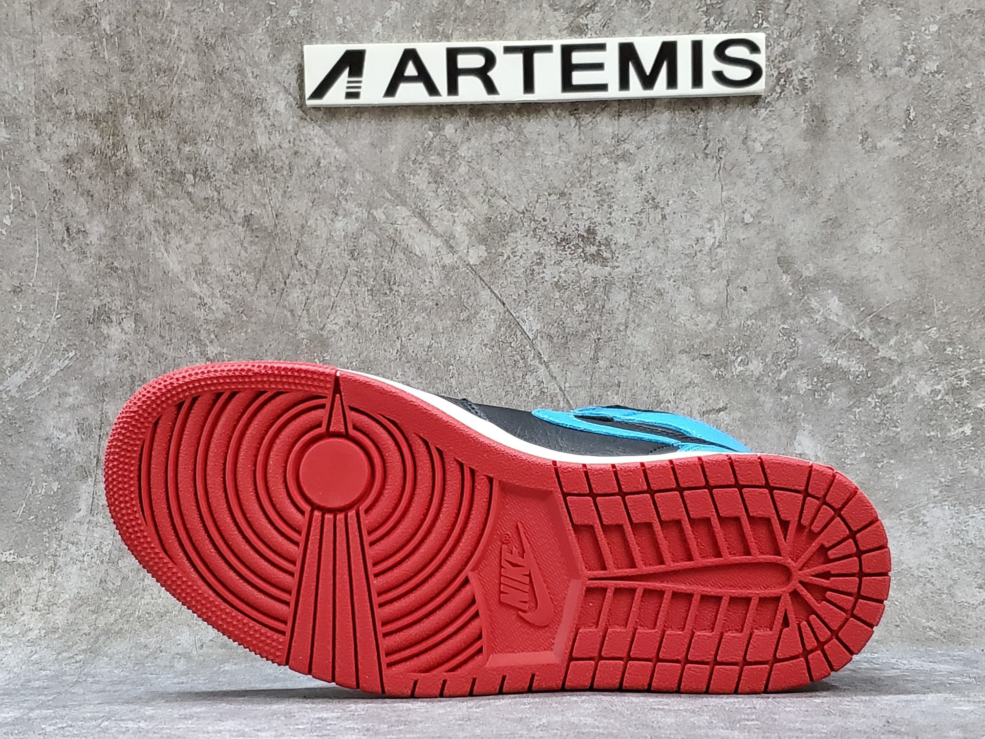 Air Jordan 1 Retro High NC to Chi Leather