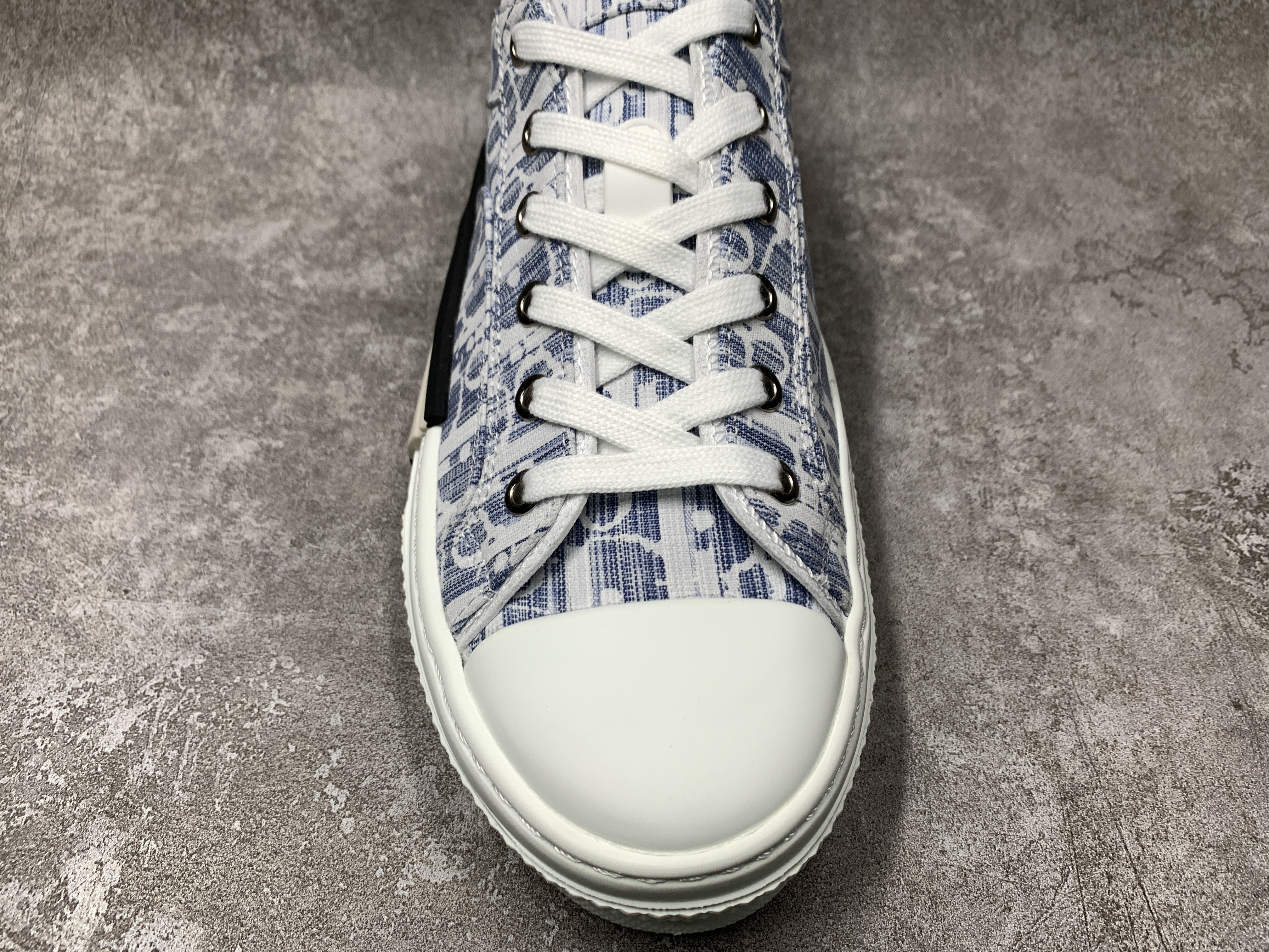 D*or b23 low blue