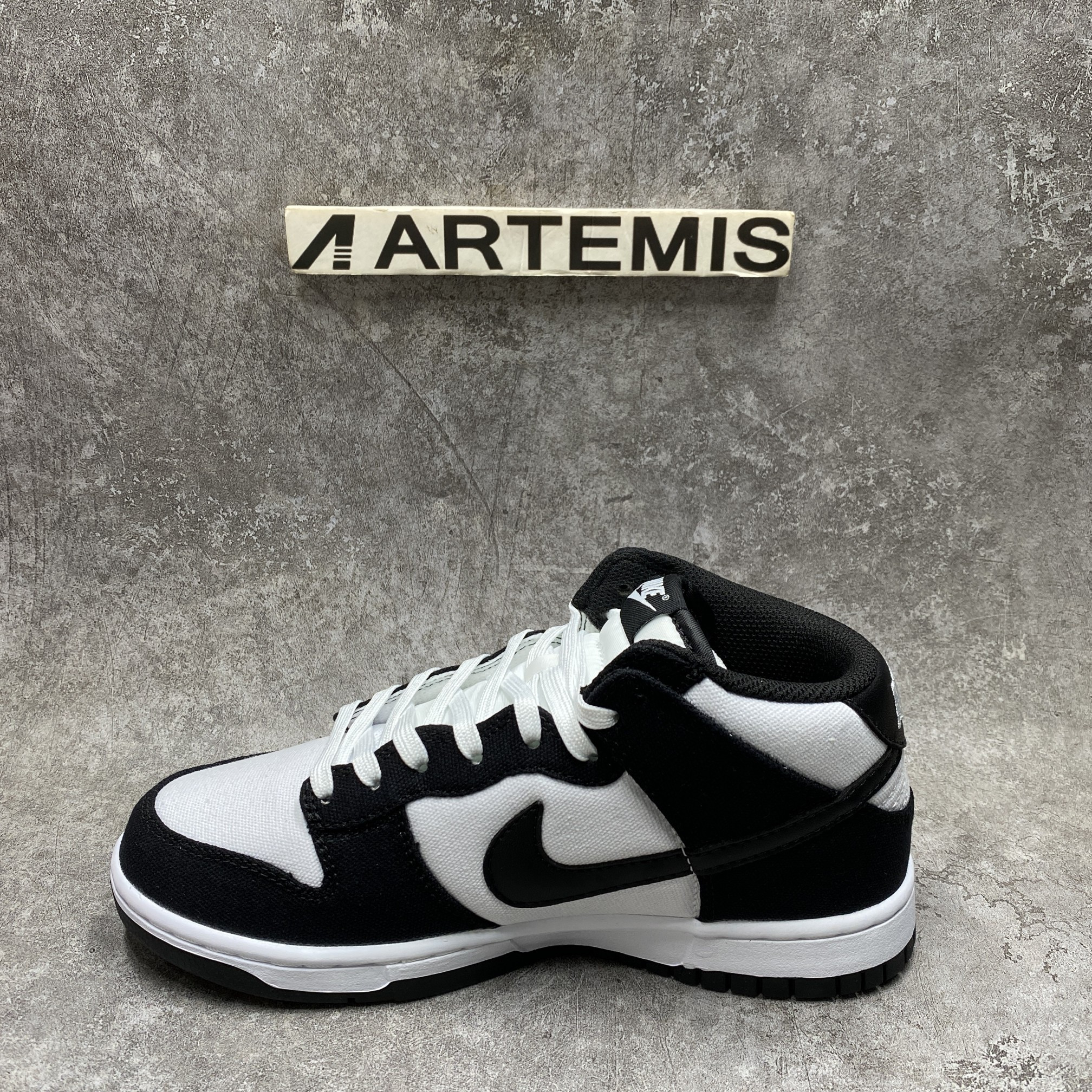 Nike Dunk Mid Panda