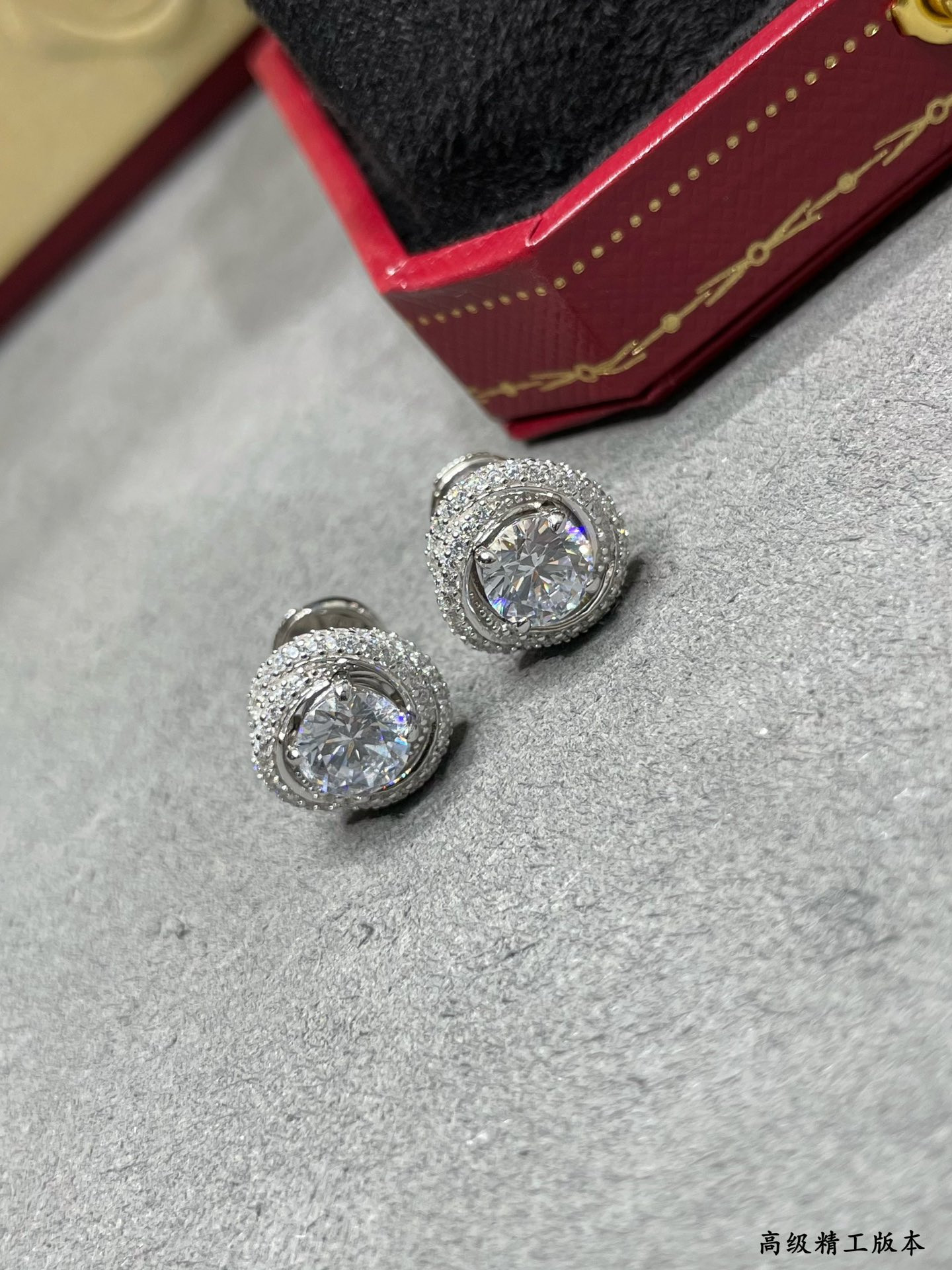 Ca*t*er twist stud earrings