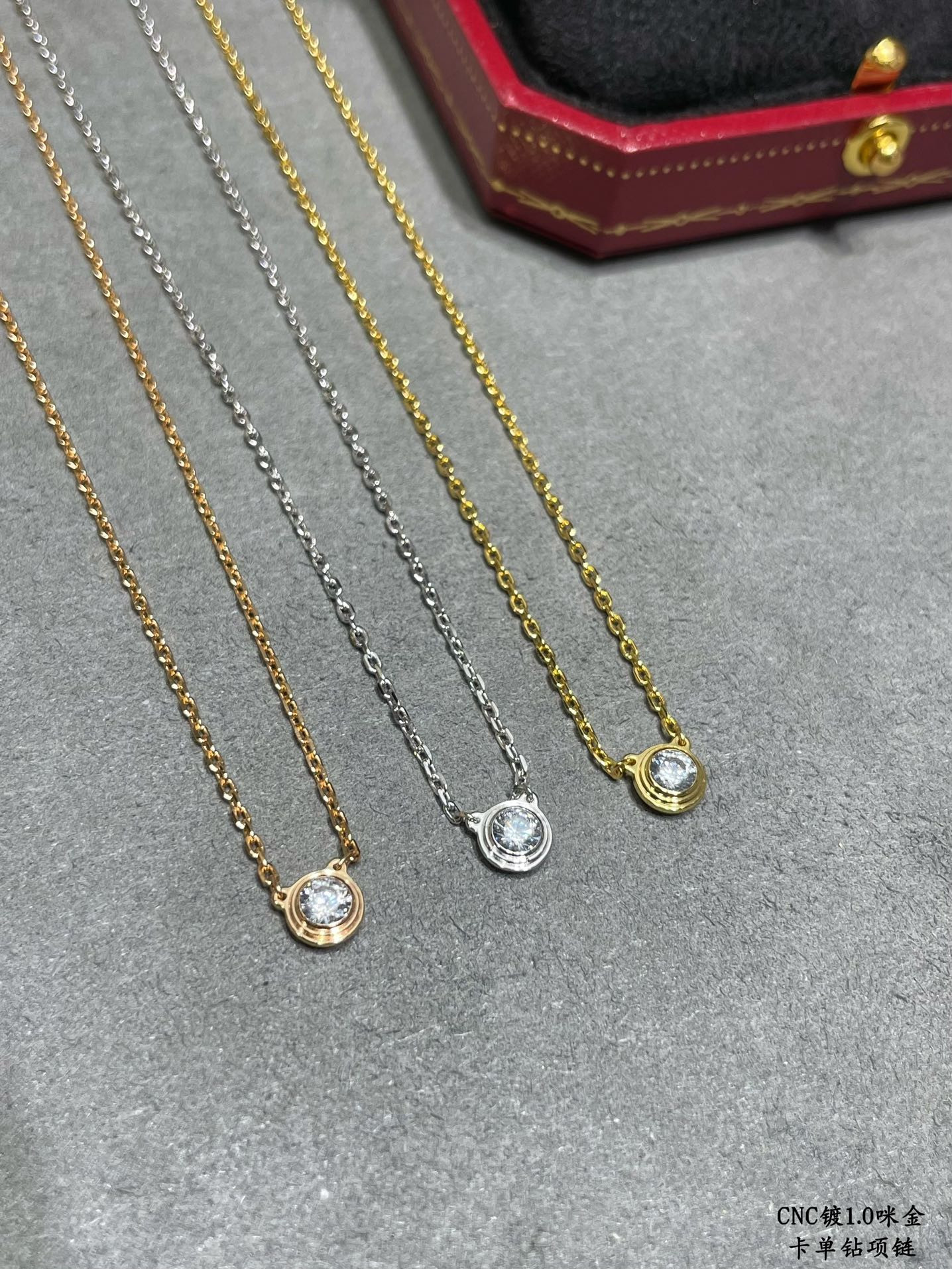 ca*t*er single Di*m*nd necklace