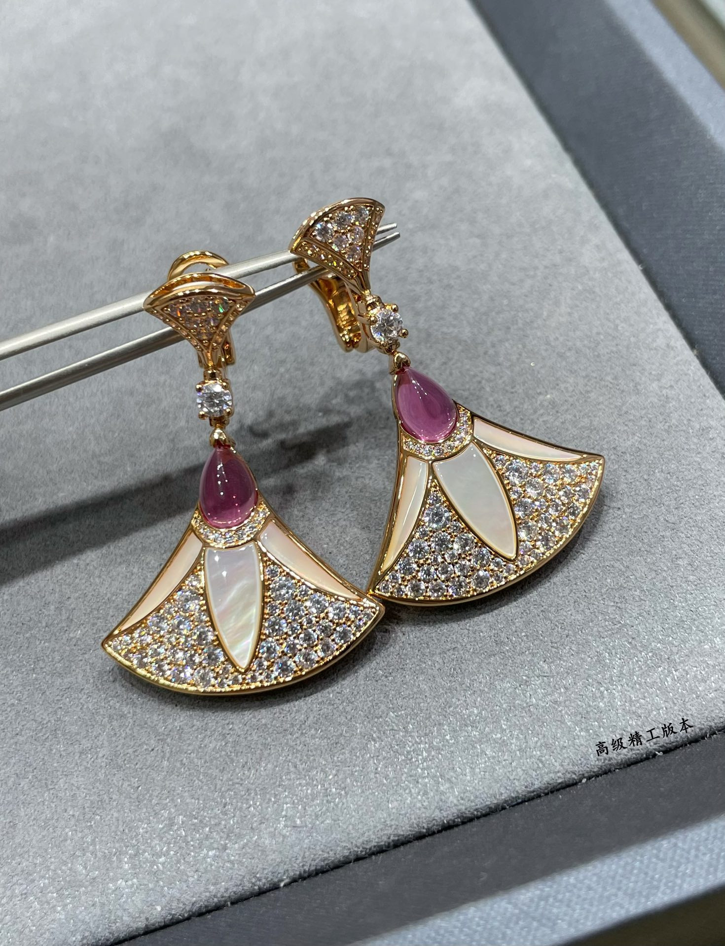 B*l*ai roman fan earrings