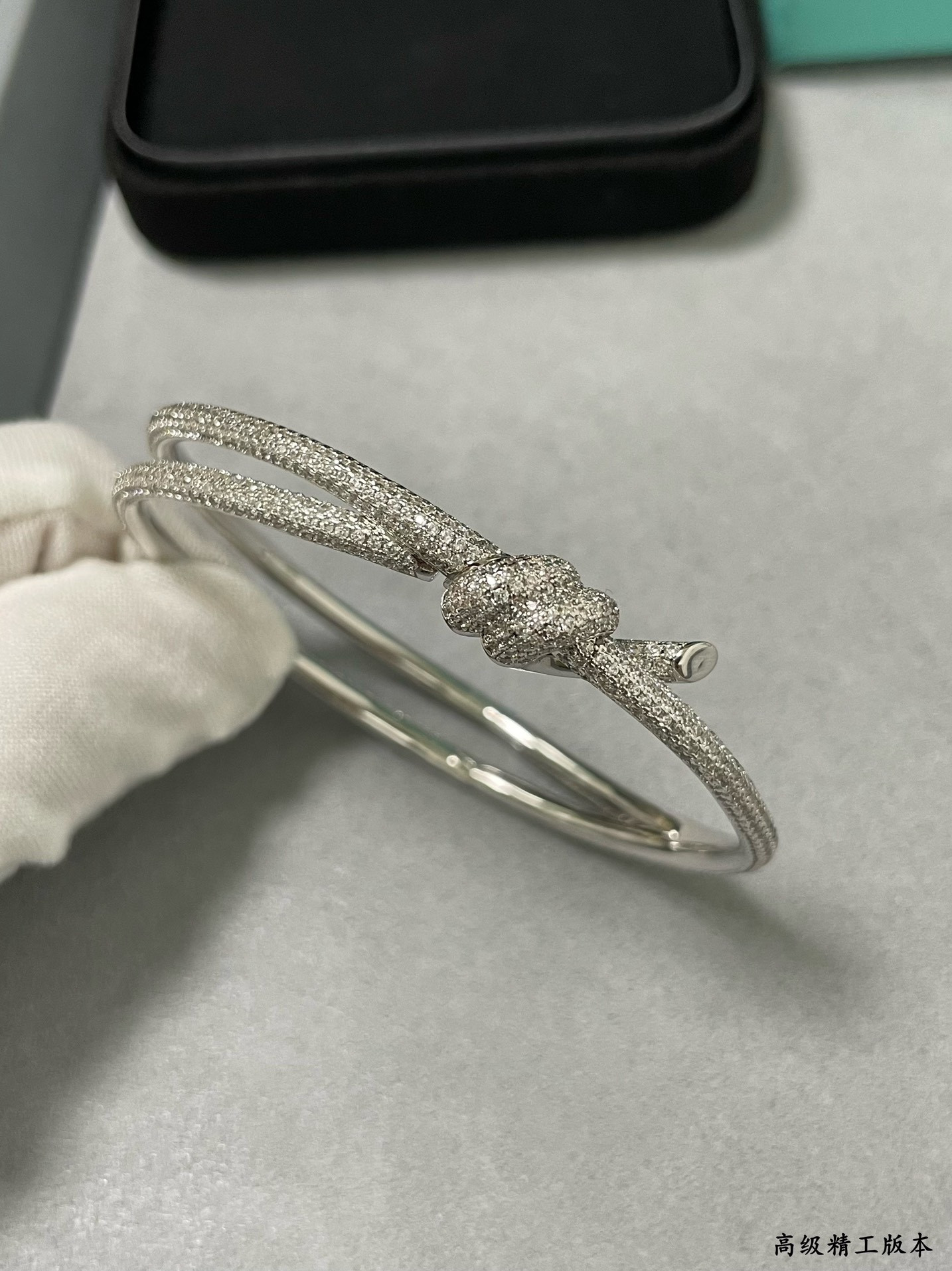 t*f*ny & co. t wire knot full Di*m*nd bracelet
