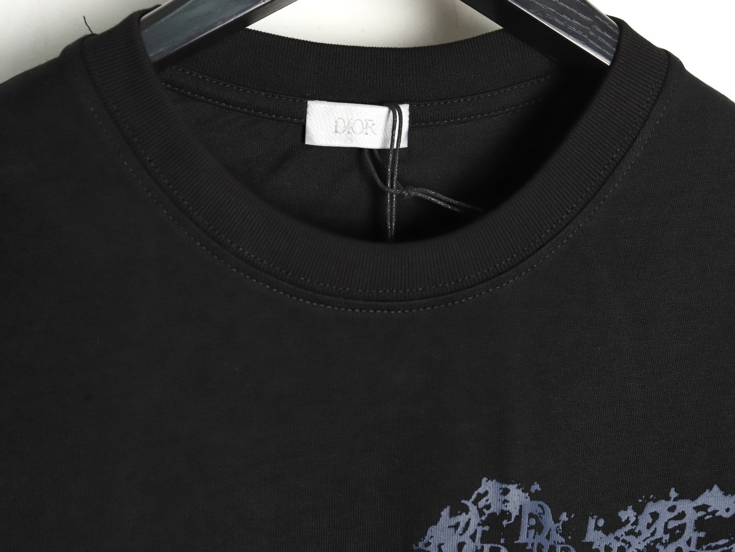D*or short-sleeved t-shirt
